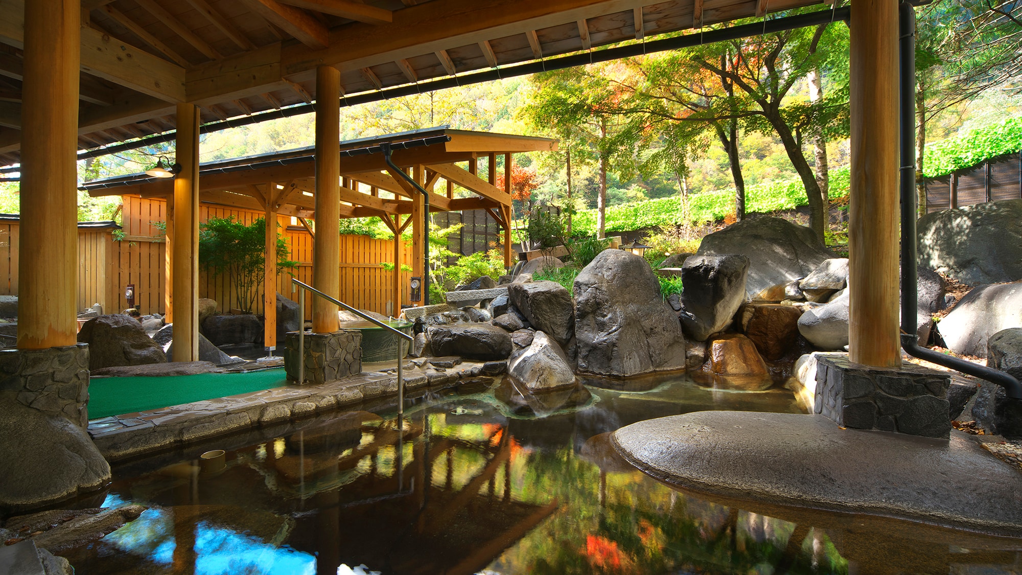 [Garden-style open-air bath]