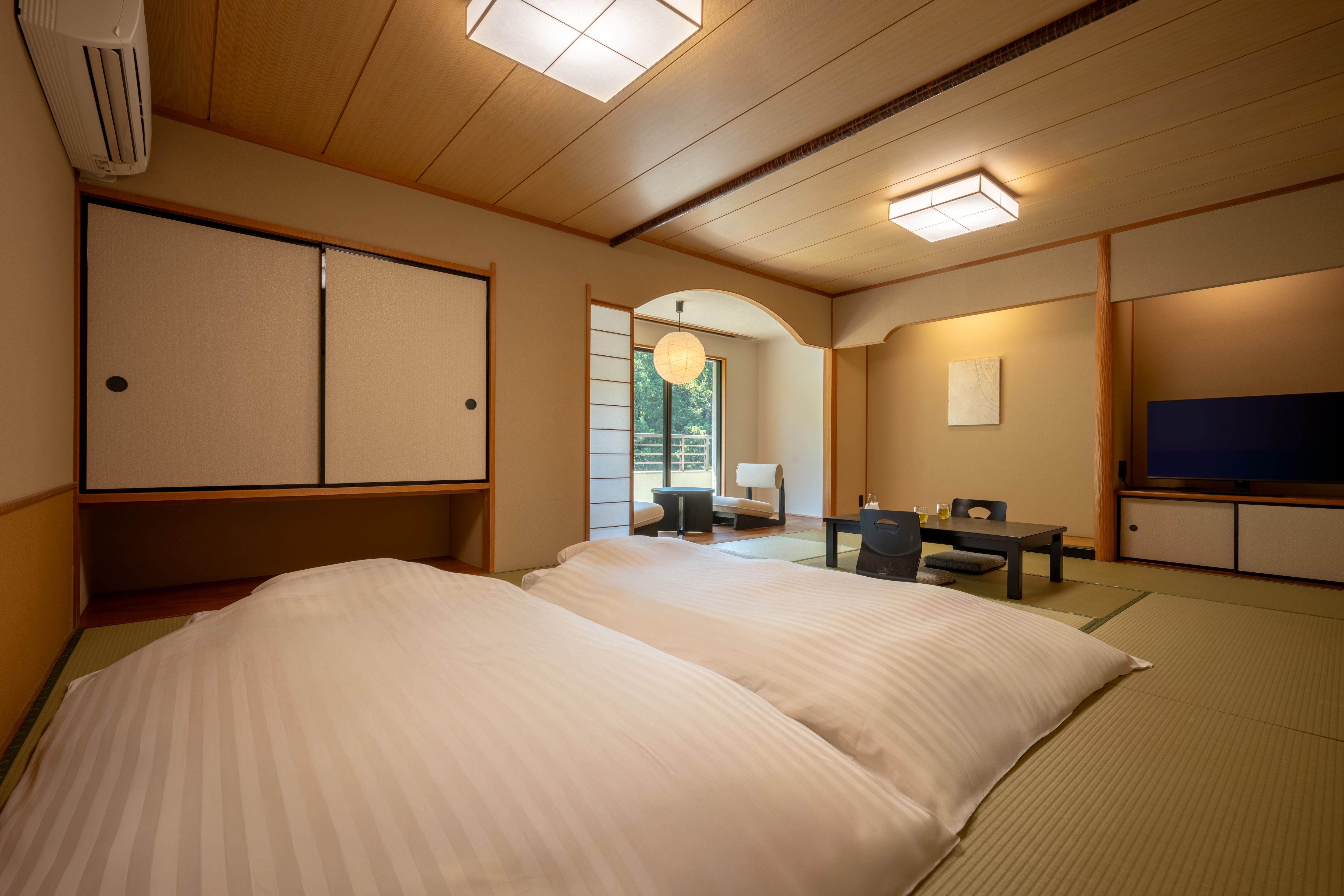 Deluxe Western-style room