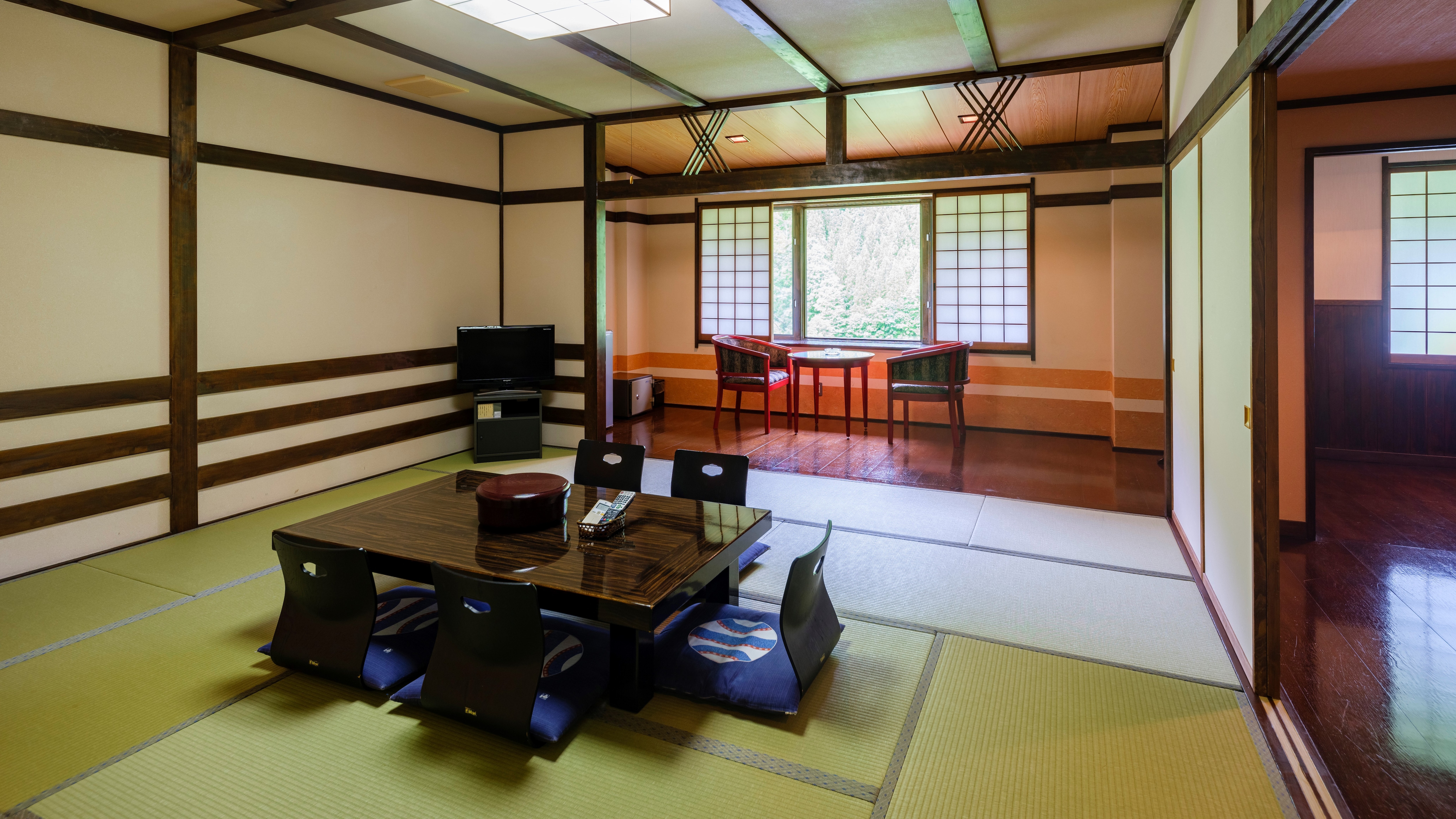 Japanese-style room (12 tatami mats)
