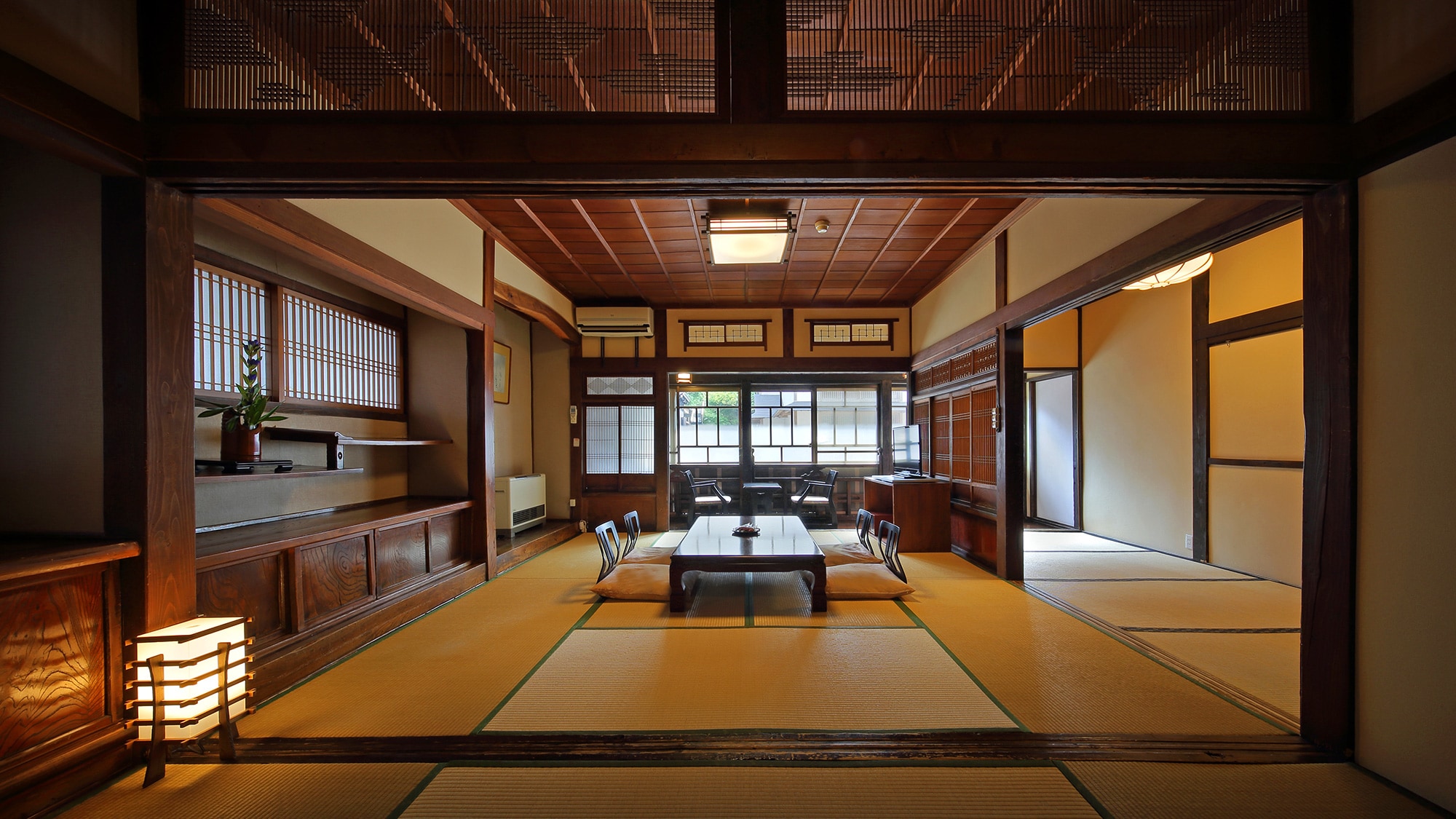 (River side guest room) Two adjoining Japanese-style rooms overlooking the hot spring town and the Ginzan River)