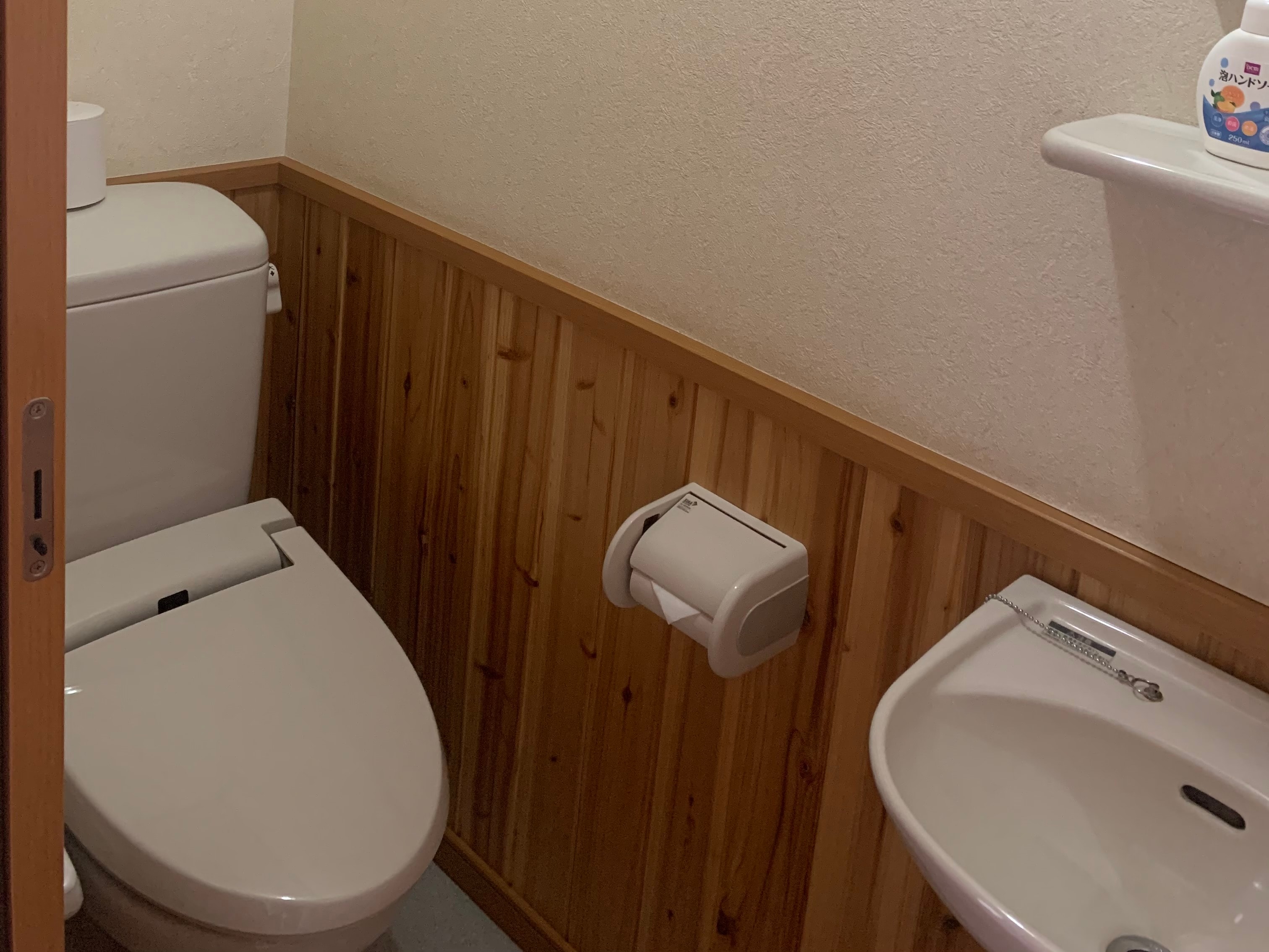 Kamar bebas rokok dengan 4,5 tikar tatami dan toilet