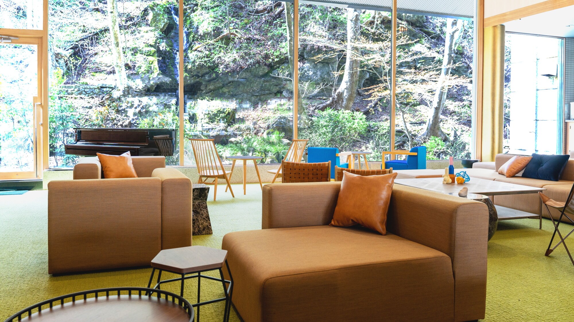 [Lobby] Furniture selected by the staff is available.