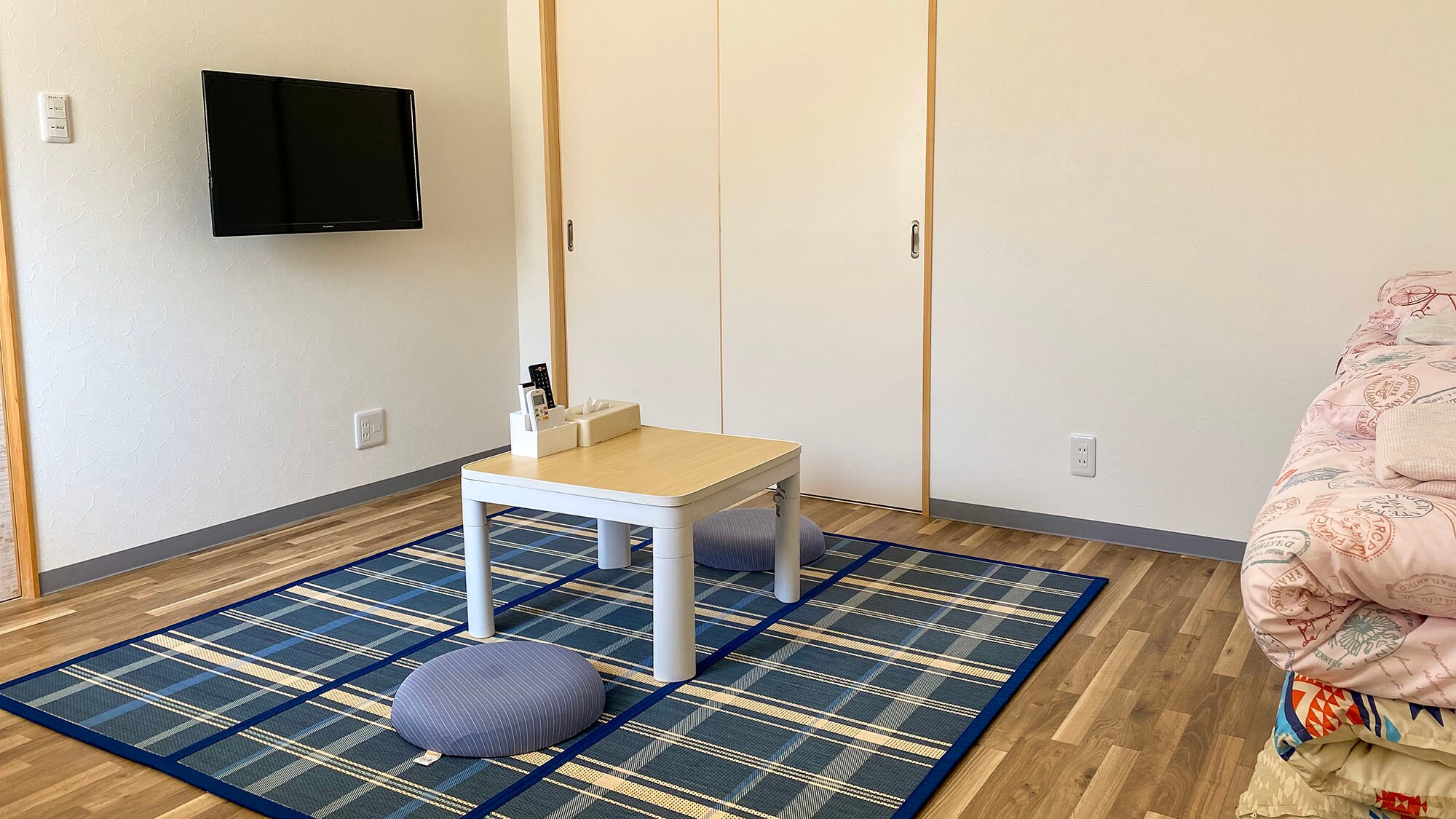 ・ Please lay a futon here and take a rest.
