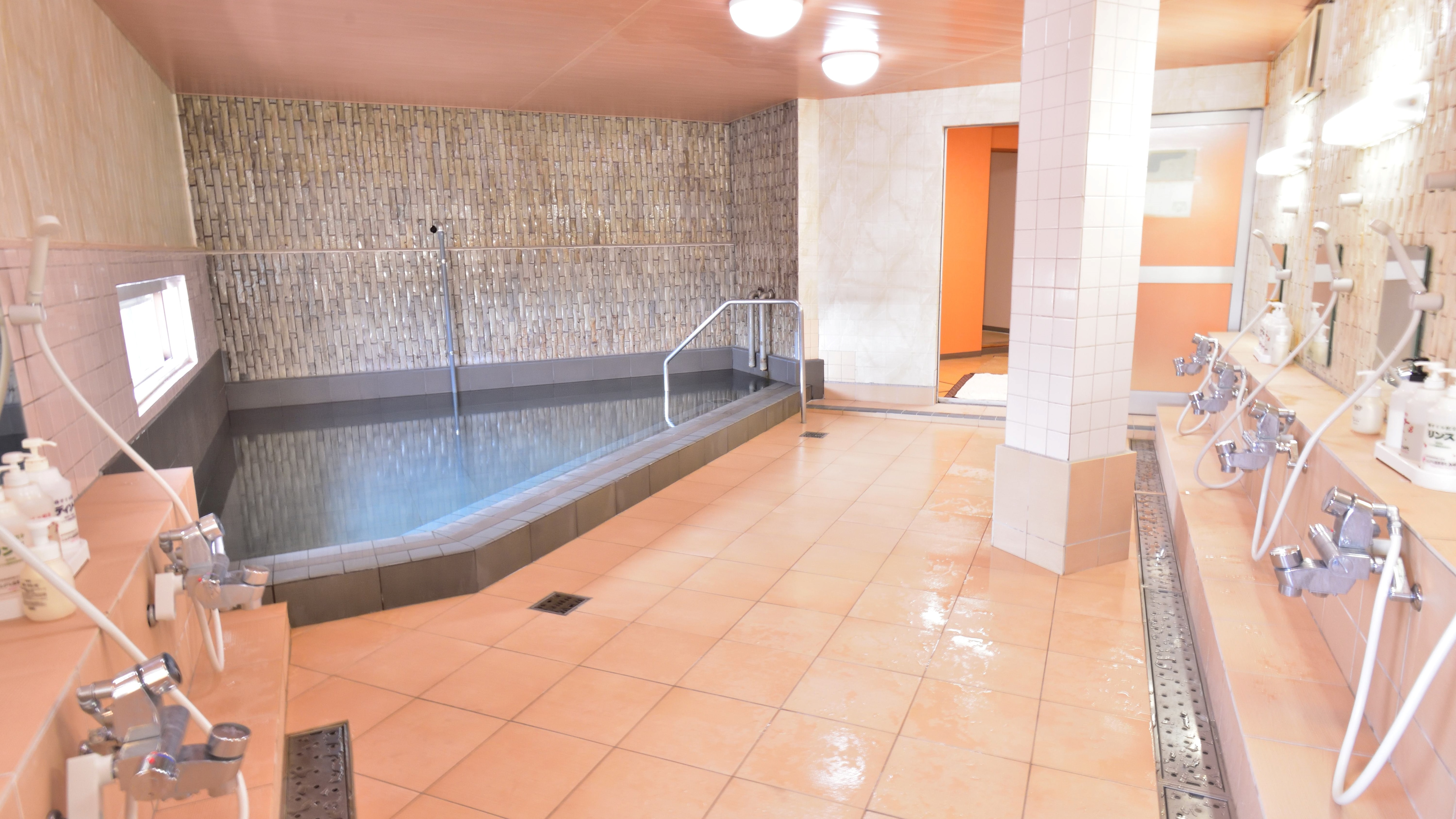 Renewal in 2022! <Women's bath in the main building>