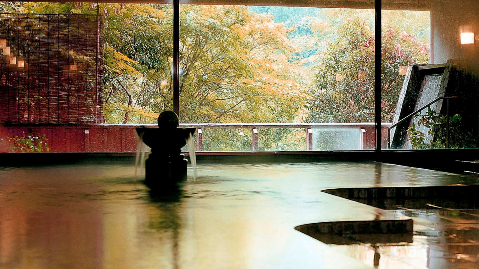 Large communal bath (autumn image)
