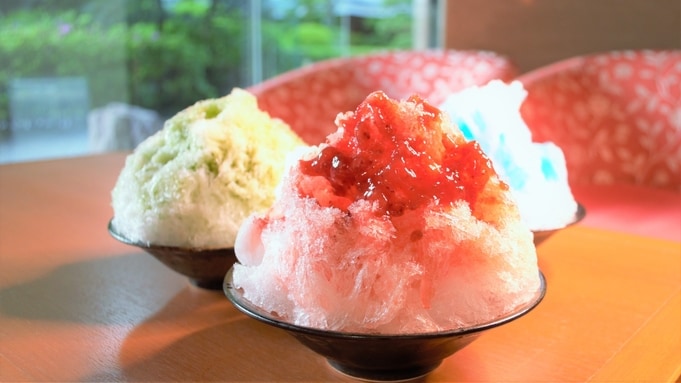 Enjoy fluffy shaved ice made with natural ice from Nikko!