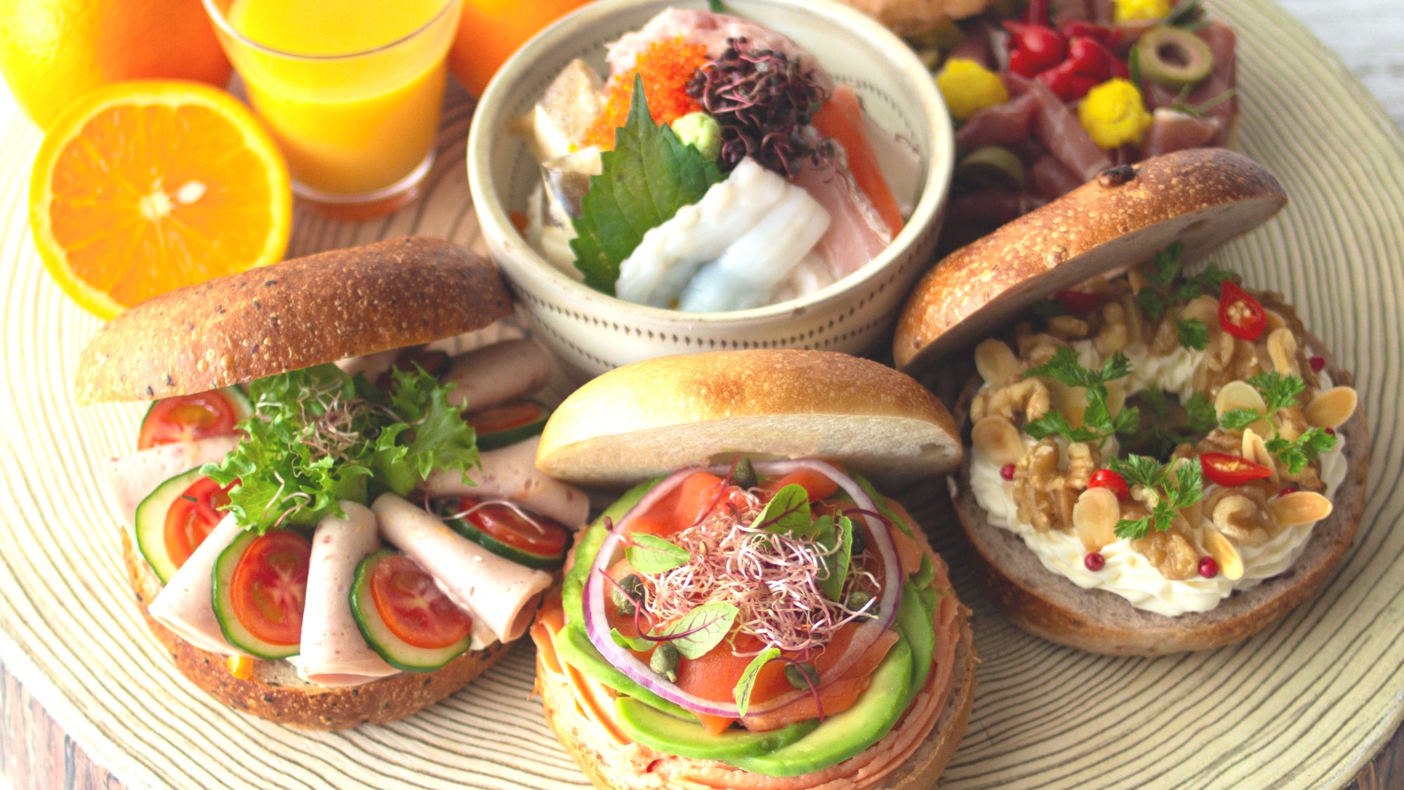 ◇New breakfast starting in January 2026! Enjoy a variety of menu items including seafood bowls and bagel sandwiches!