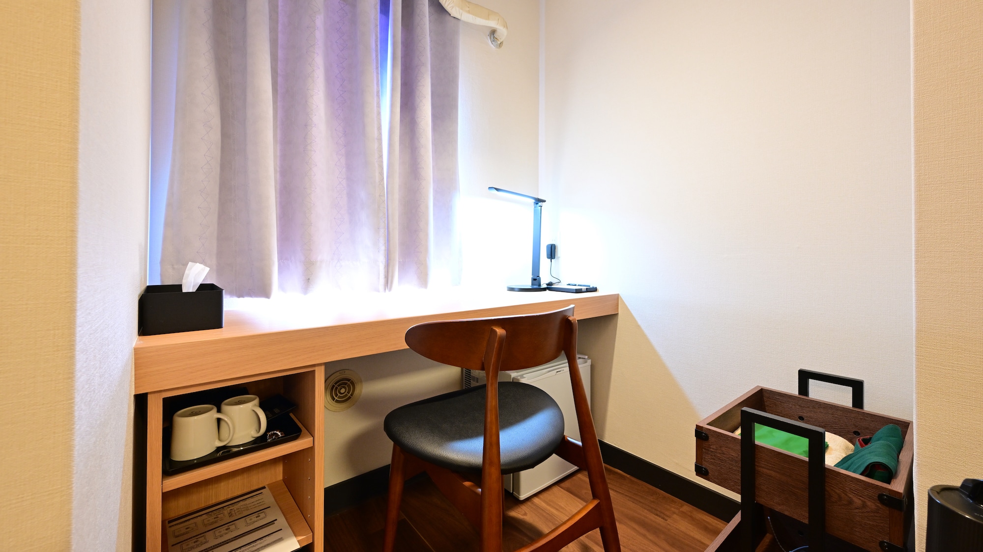 Ukifune Western-style room semi-double. Meals will be prepared in the dining room.