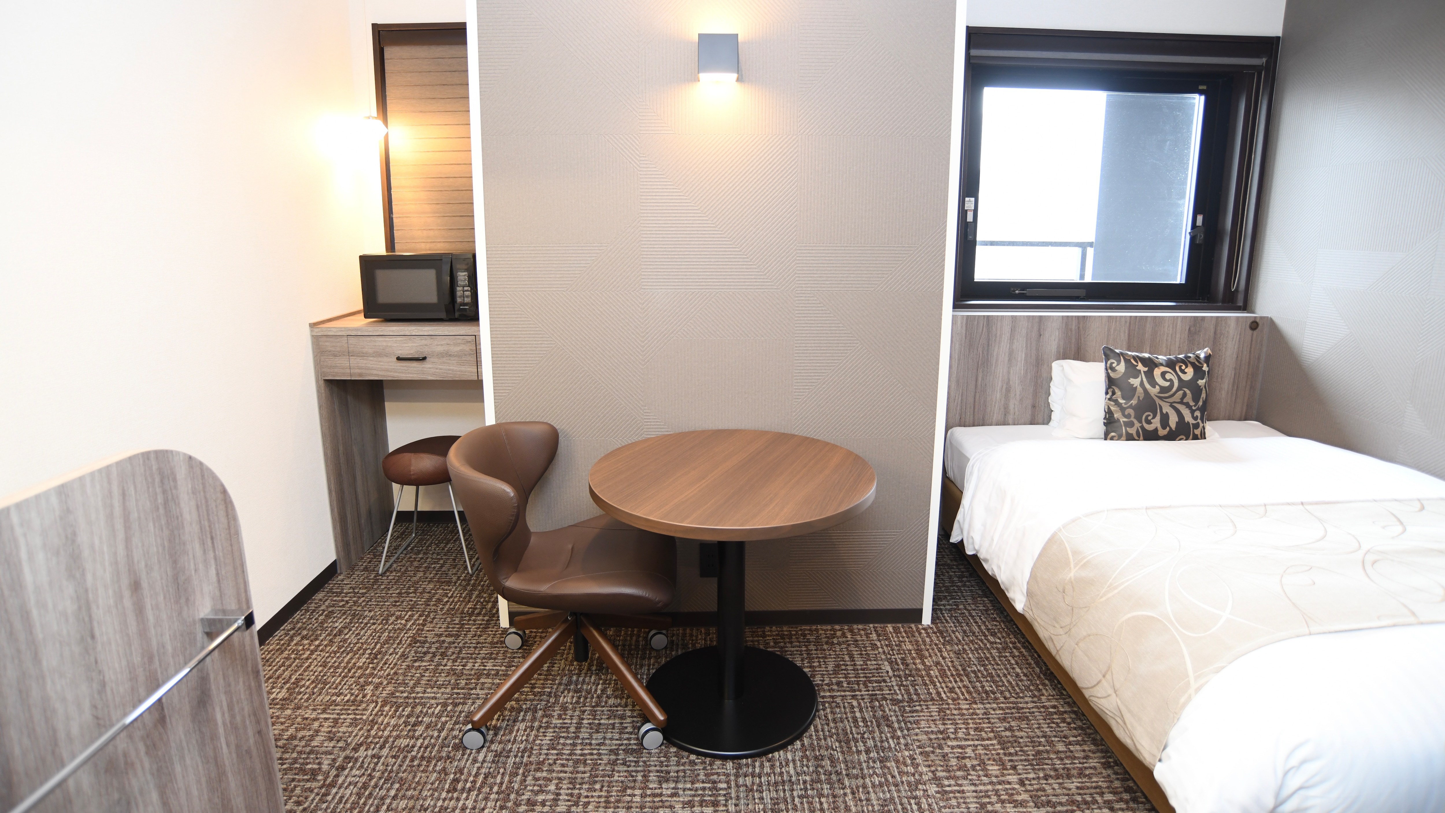 [Executive Double] เตียงกว้าง 1400มม. ขึ้นไป อ่างอาบน้ำ ชักโครก และอ่างล้างหน้าแยกจากกัน ห้องอาบน้ำส่วนตัว