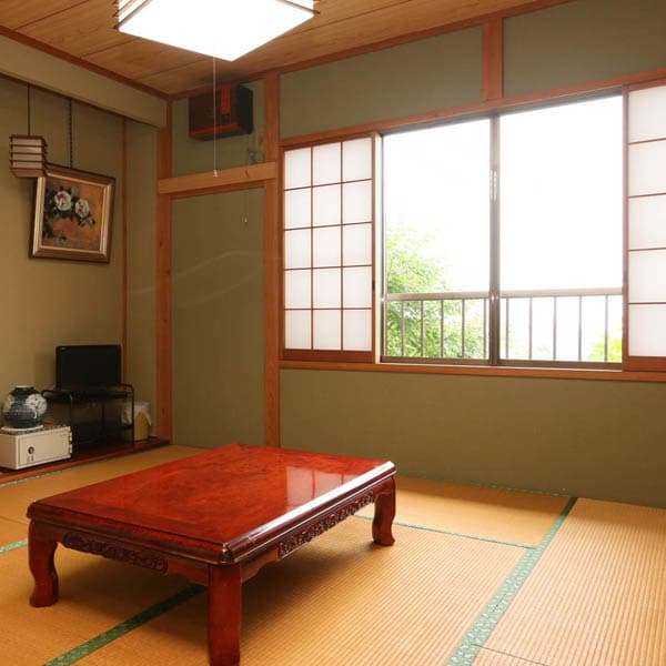 8 tatami Japanese-style room (Main building) *Each room can accommodate 2-4 people