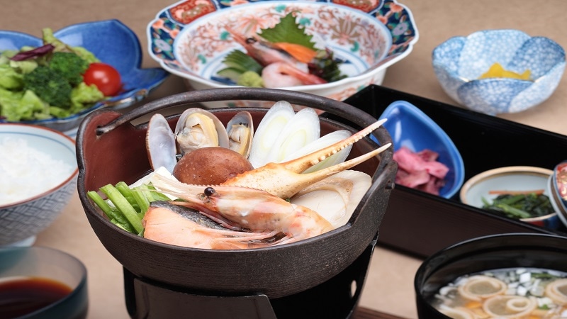 ★ Supper ★ "Seafood Ishikari Nabe set meal" Plenty of seafood such as crabs, scallops, and salmon ♪
