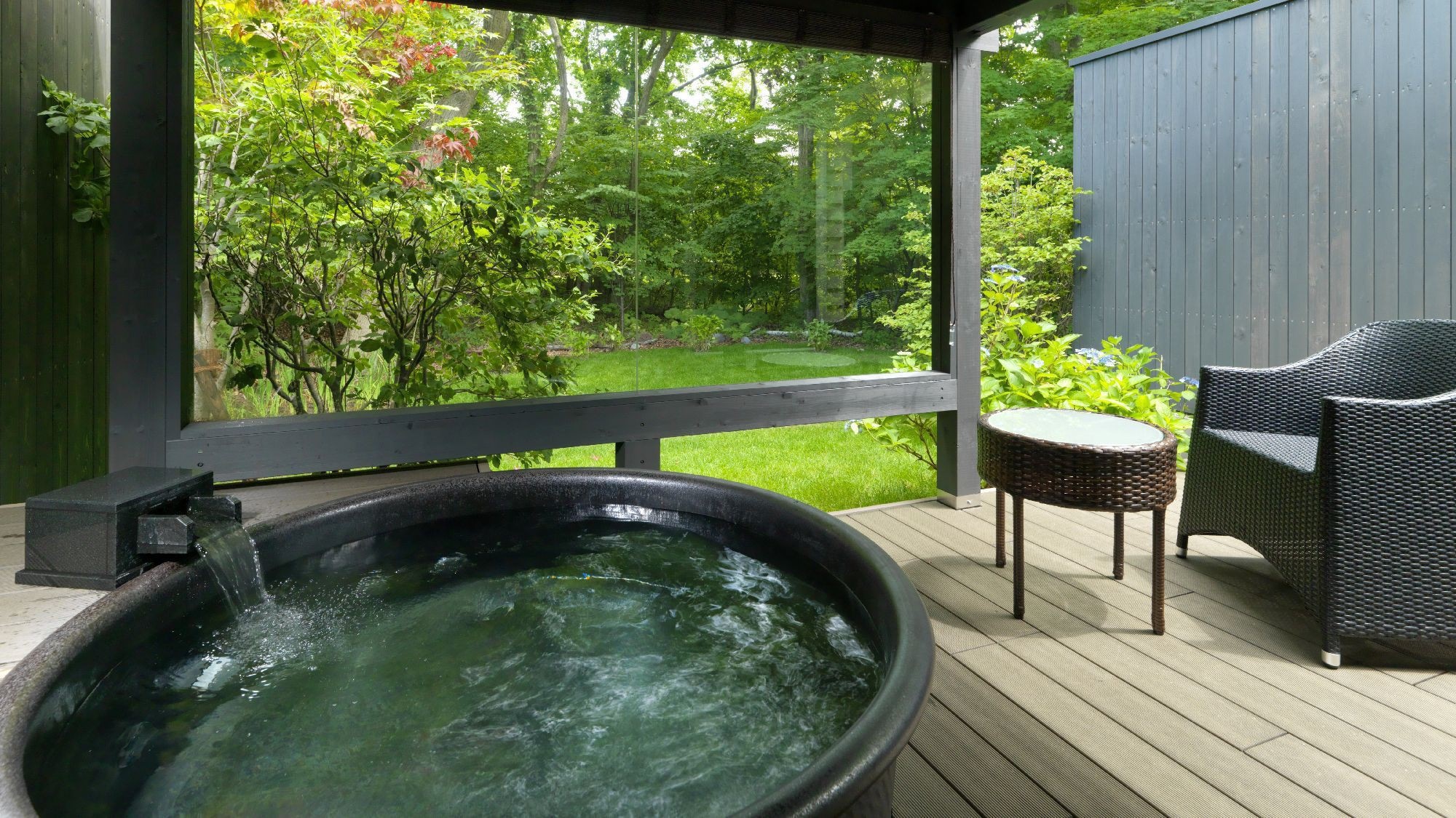 ◆ Twin room with open-air bath / Spacious twin room with hot spring open-air bath on the deck (example of guest room)
