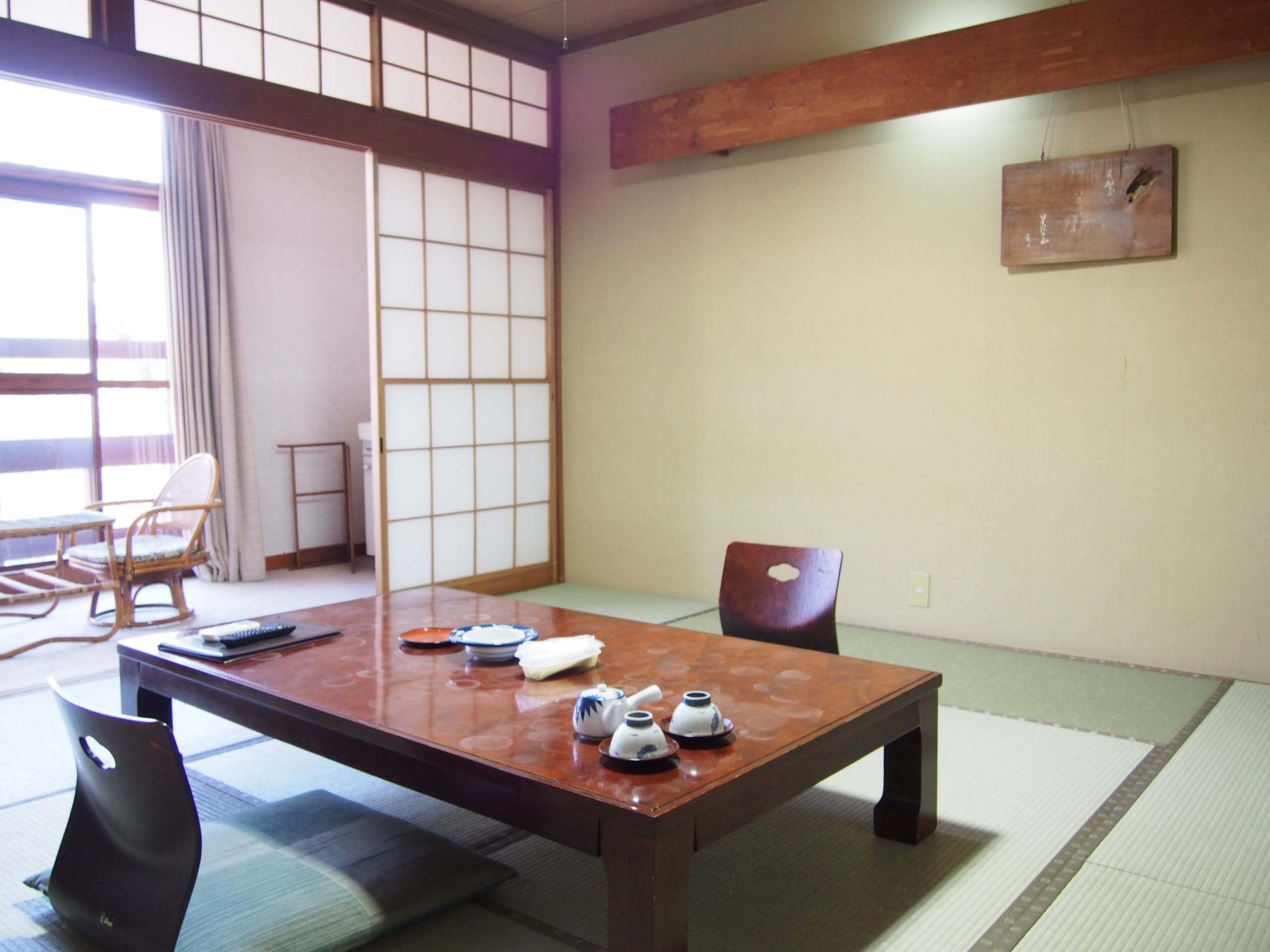 Ini adalah contoh kamar bergaya Jepang dengan 10 tikar tatami dan pancuran serta toilet.