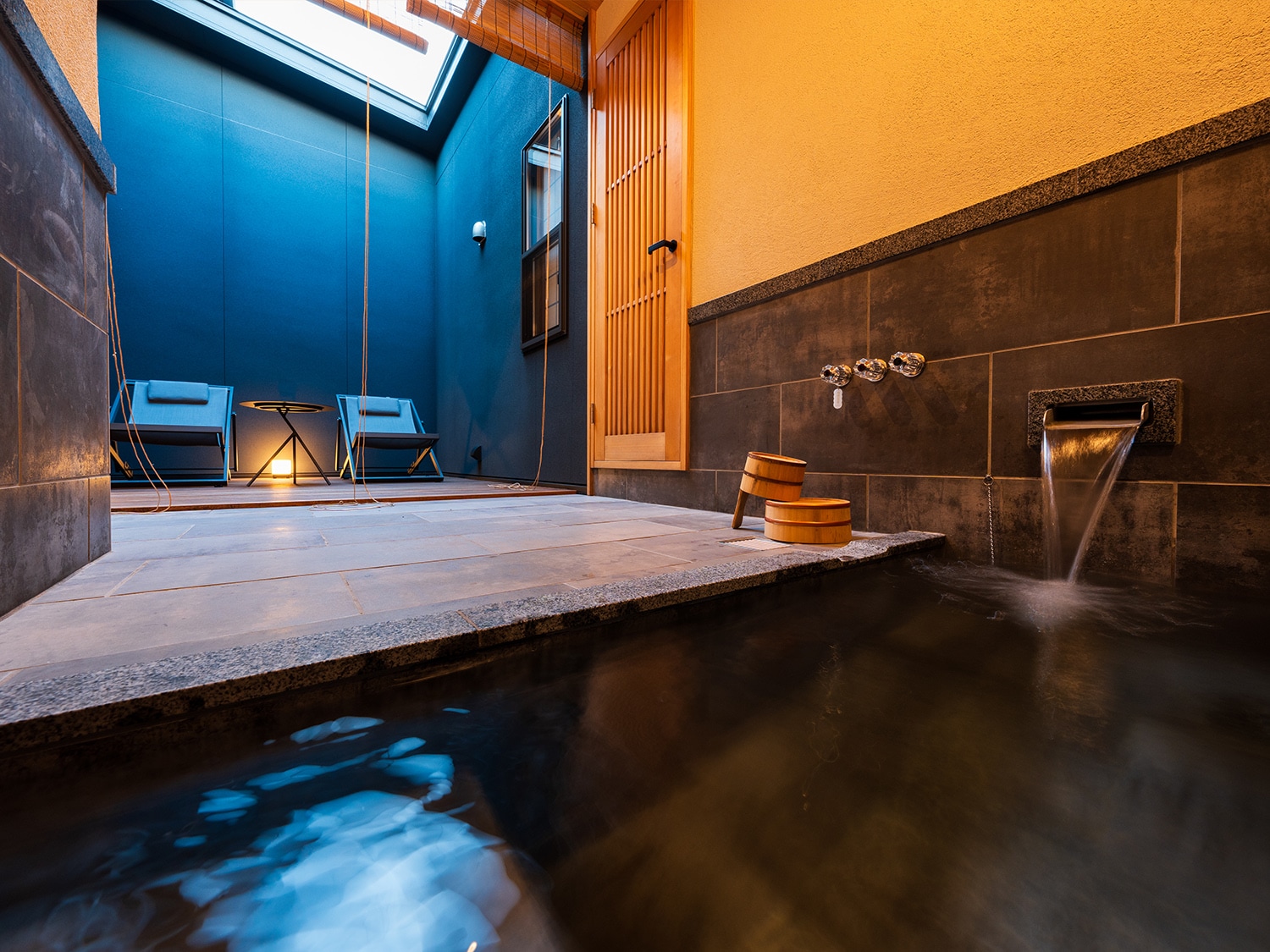 KUTSU: Guest room with open-air bath