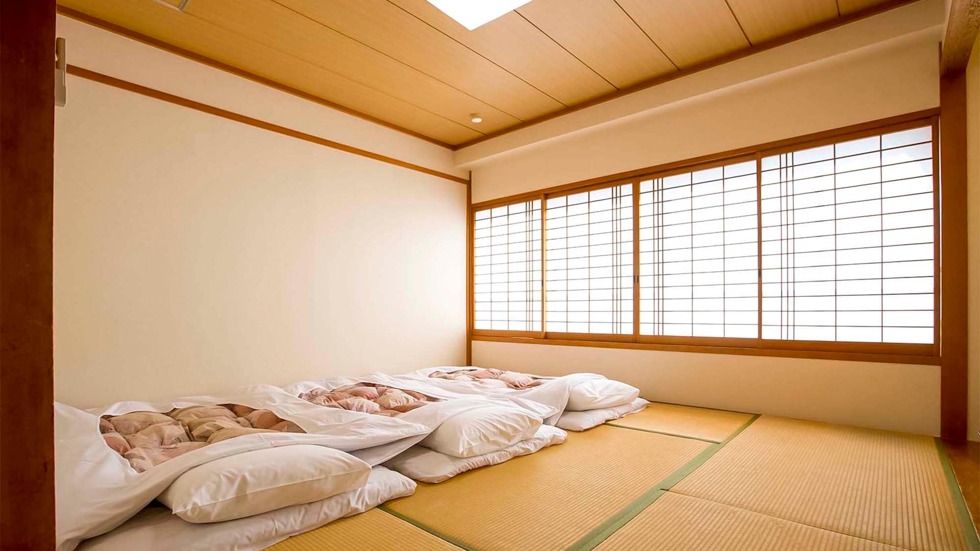 ・ An example of a Japanese-style room: Relax with a spacious tatami mat