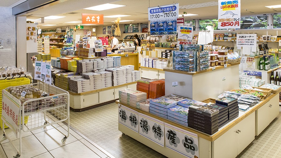 該商店出售許多溫年湯特產和當地糖果。