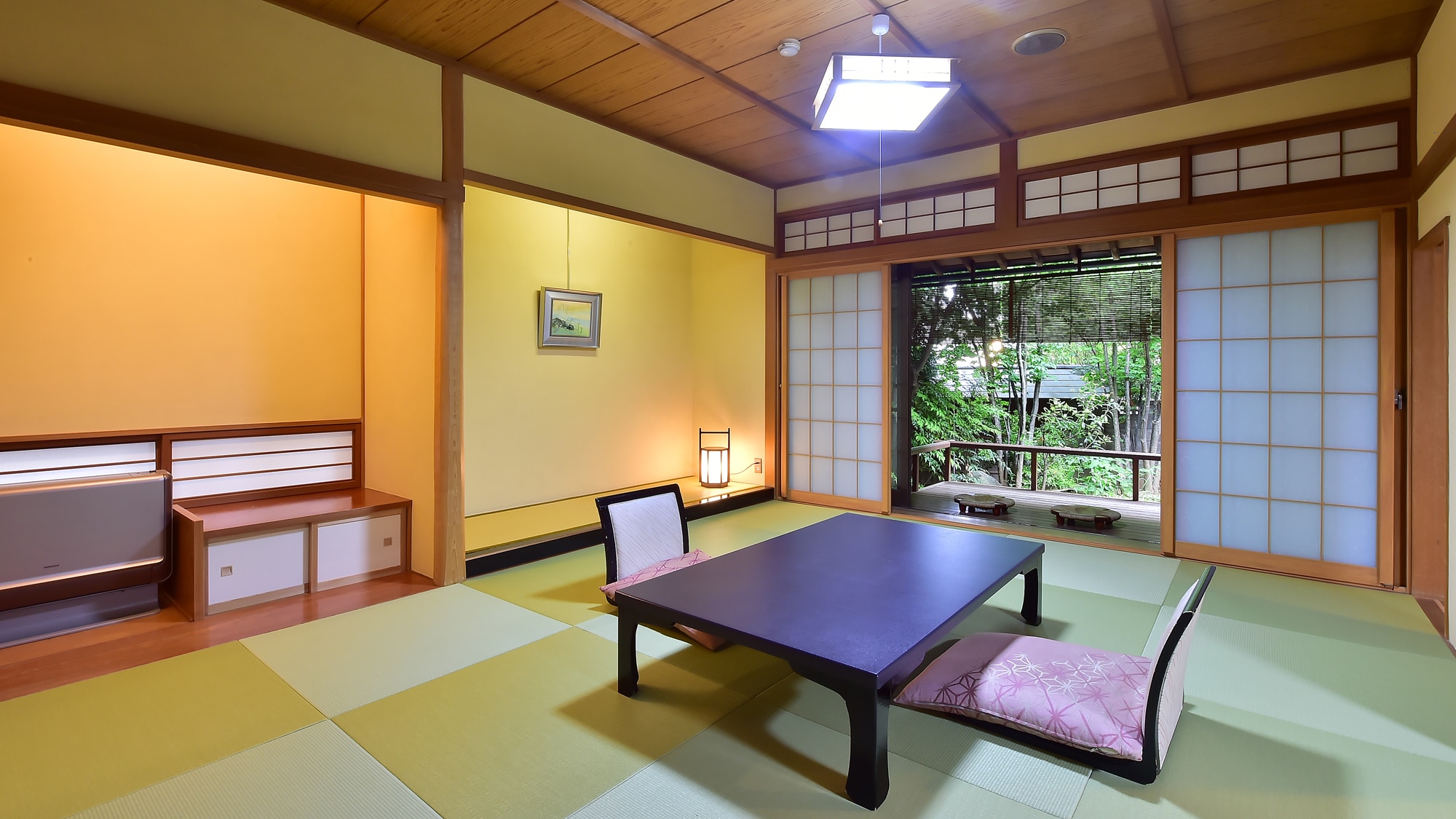 Special room with cypress open-air bath
