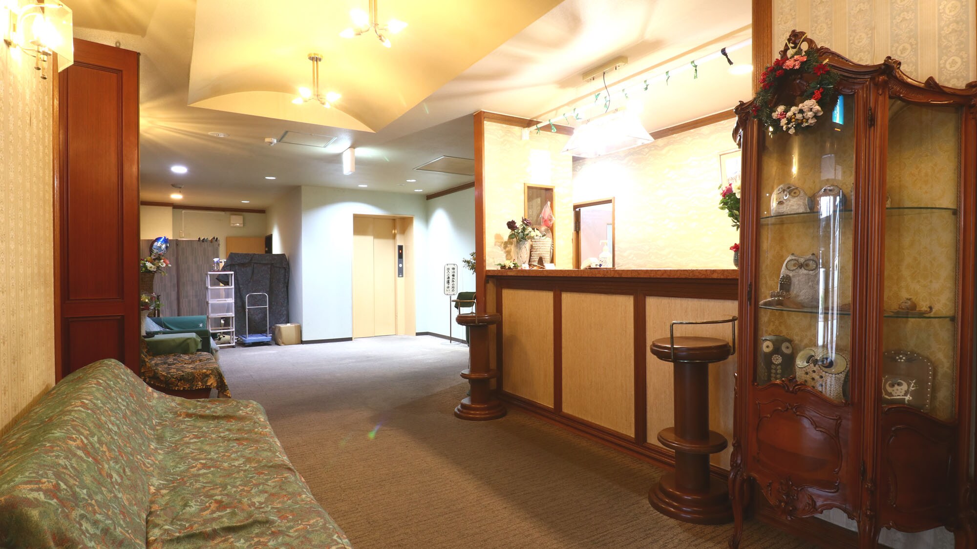 Front desk: Check-in until midnight