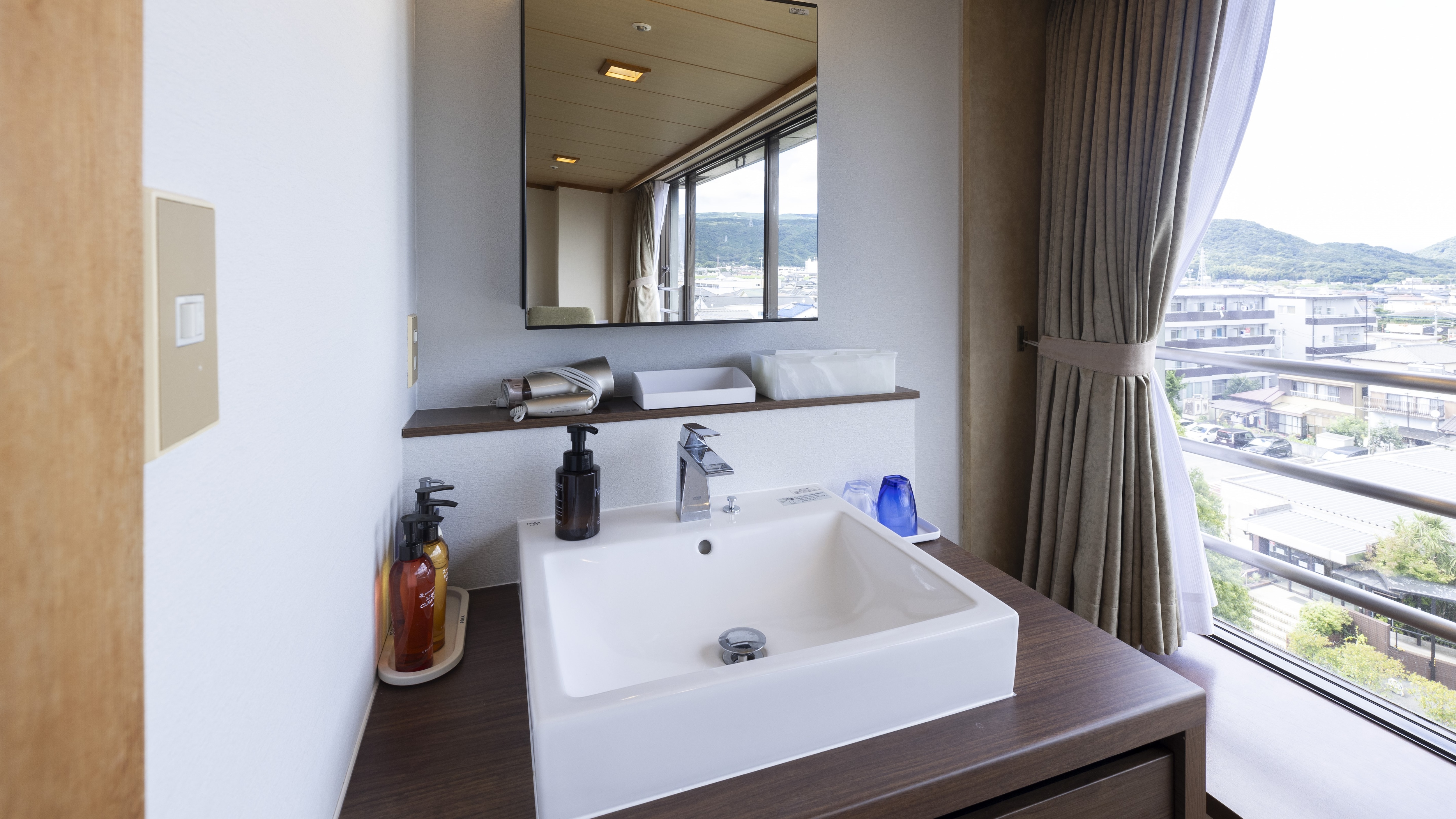 [Japanese-style room, 10 tatami mats] *2024 Washbasin renovated (only partly)