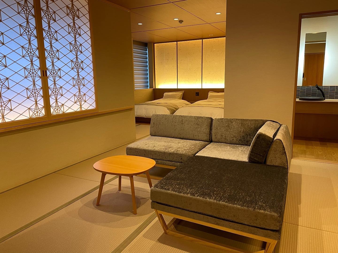 Semi-suite with open-air bath