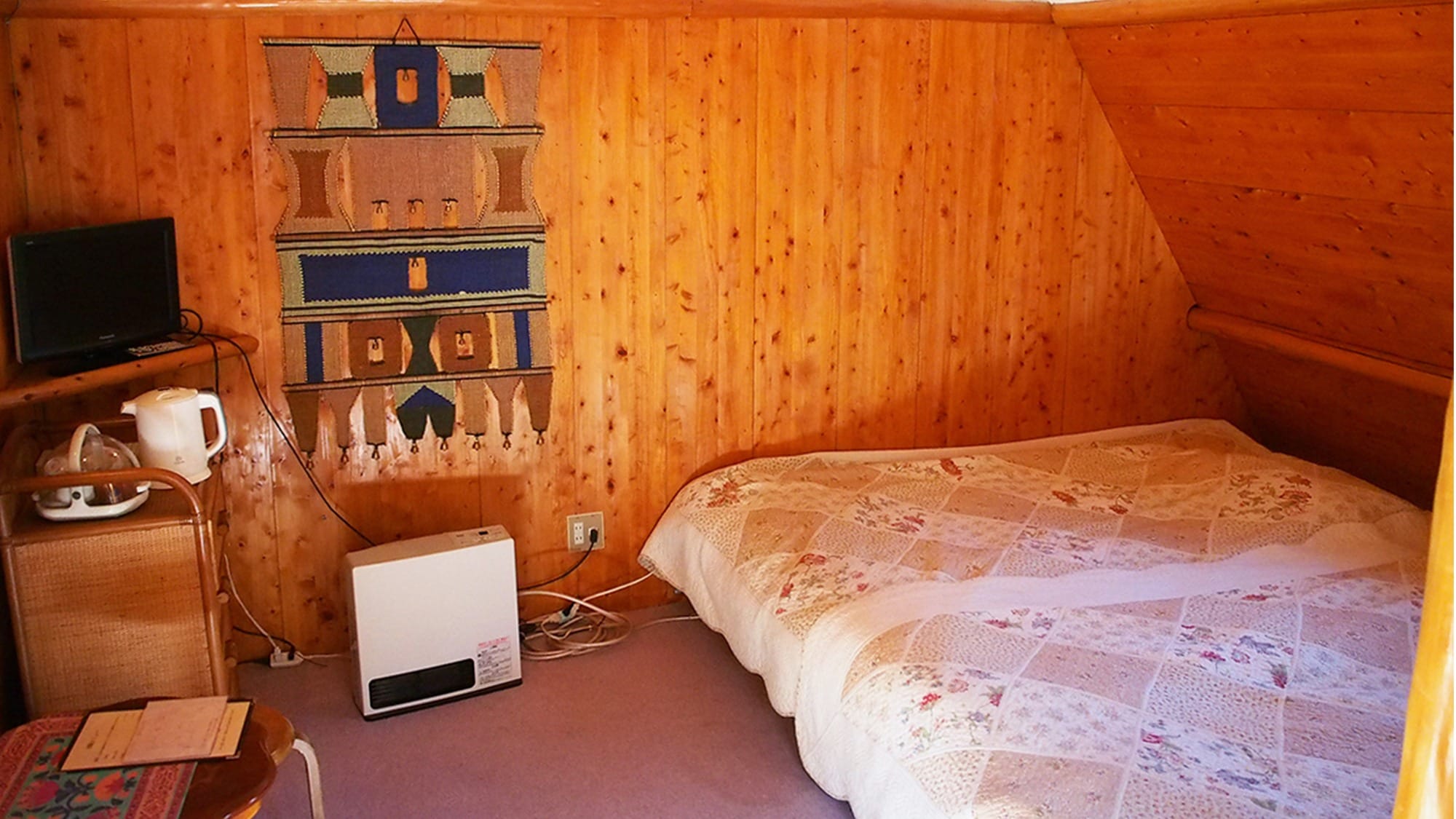 ・[Red River] A room with an impressive natural wood grain
