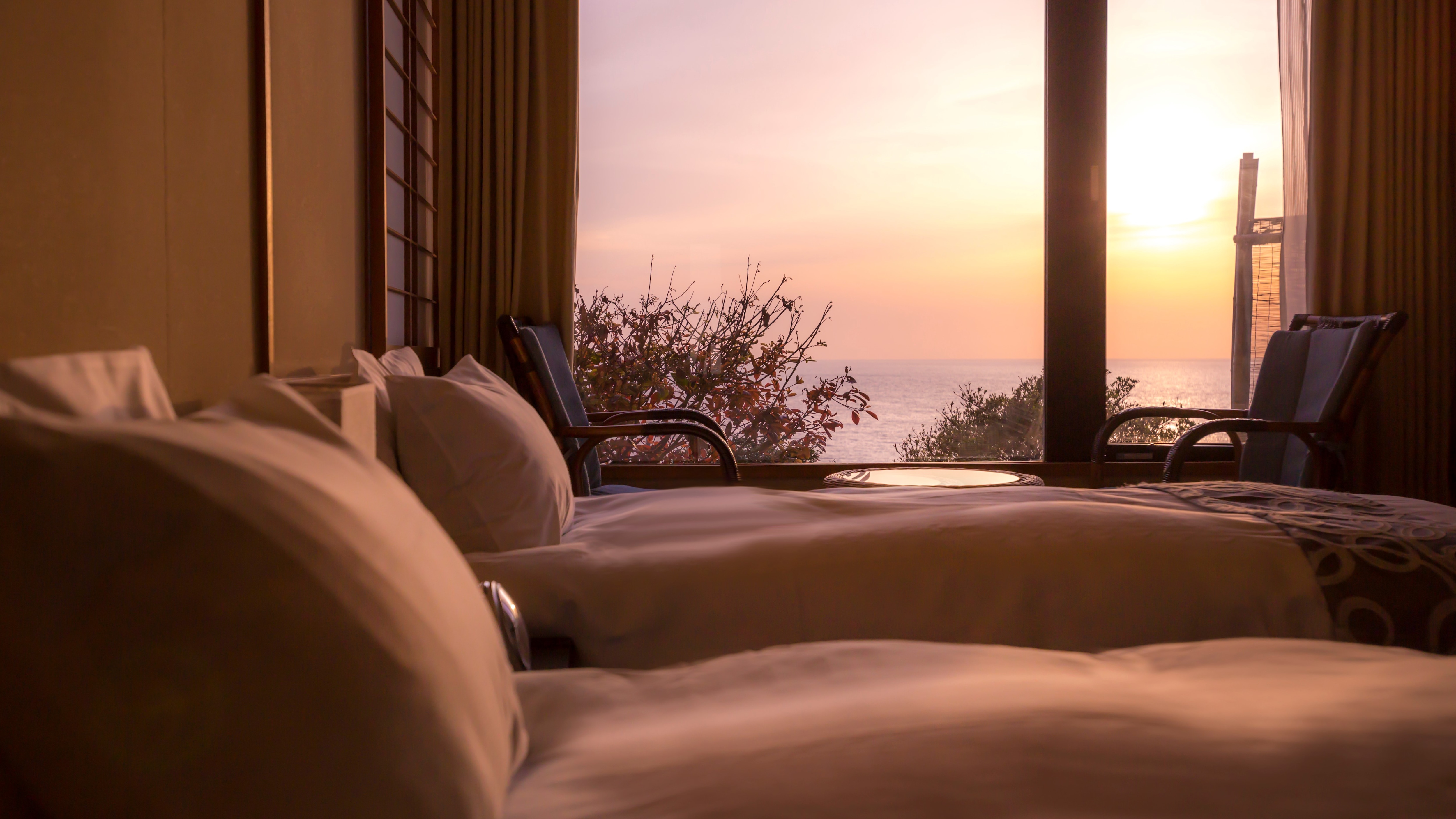 [วิวจากห้องพัก] ใช้เวลาพักผ่อนกับเตียงคู่และชมพระอาทิตย์ตก