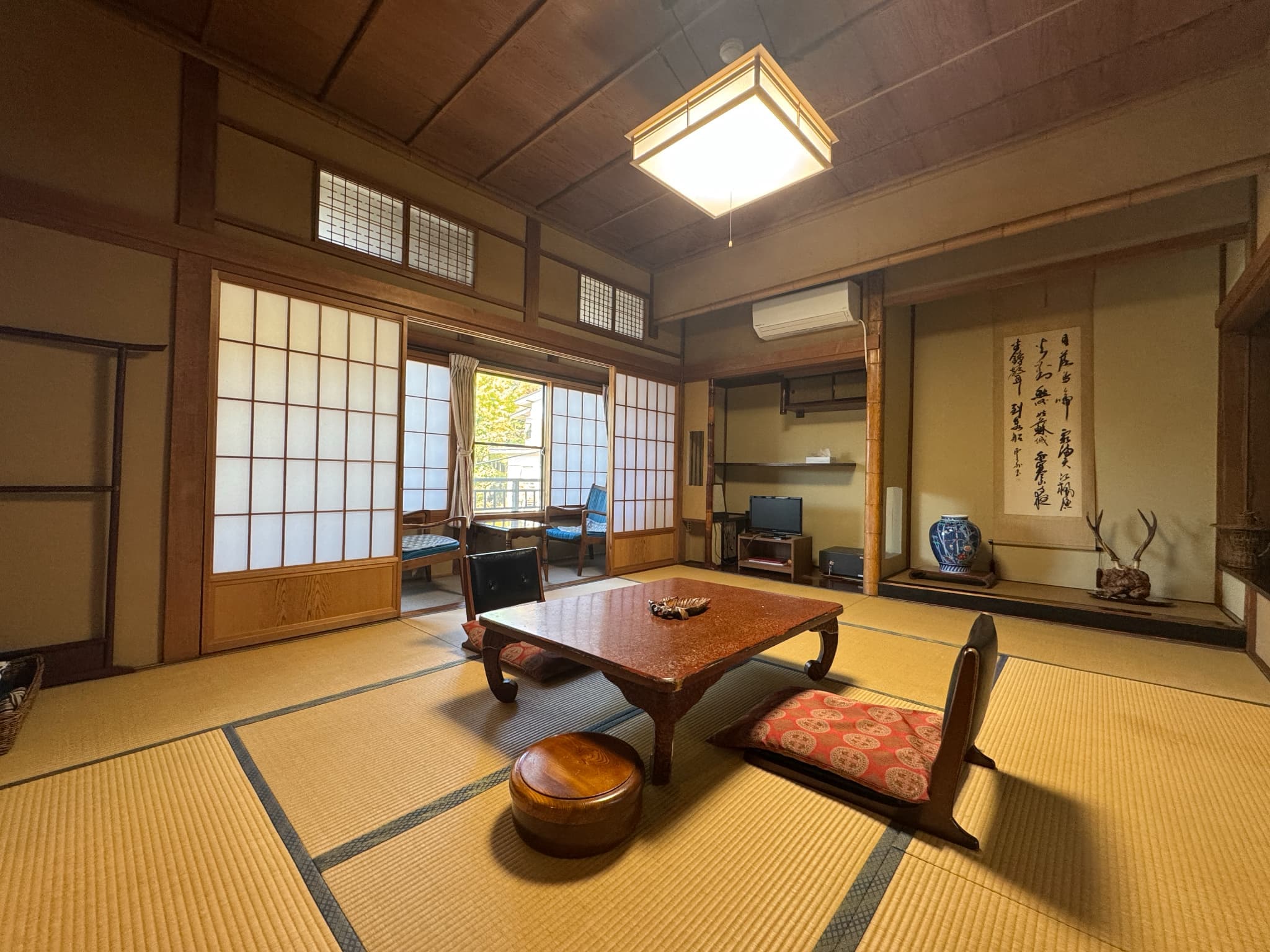 An example of a Japanese-style room with 10 tatami mats and a bath and toilet