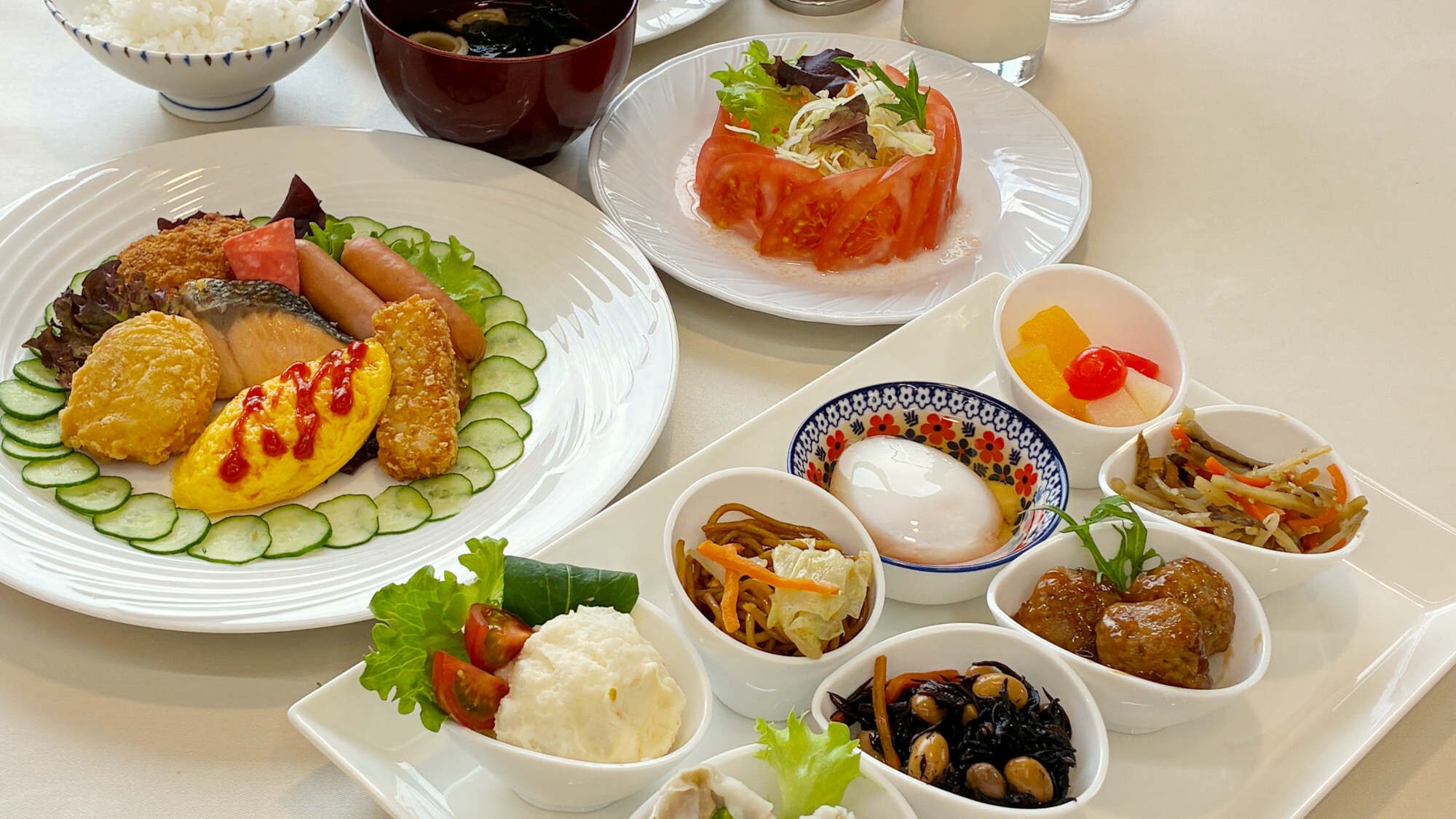 • Bữa sáng