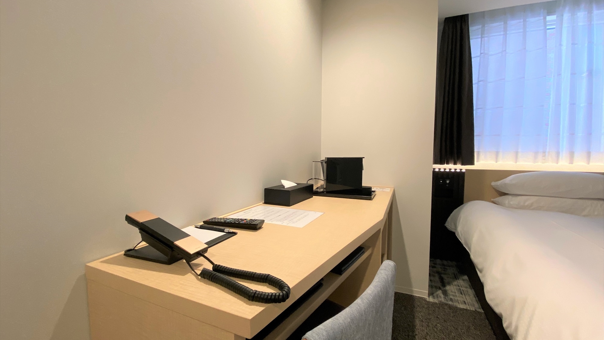 Double room desk area