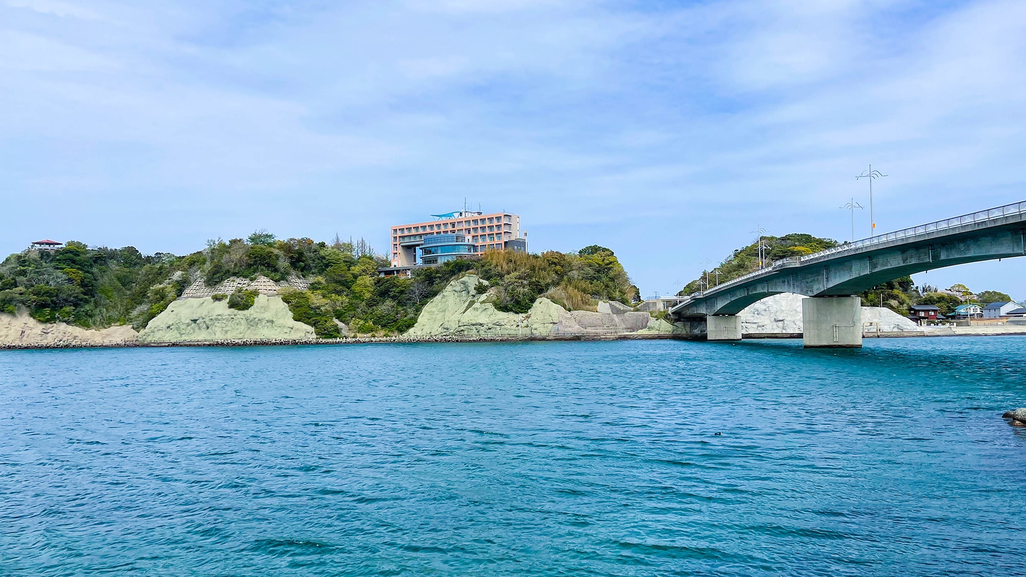 Enjoy the spectacular view of the ocean in all rooms