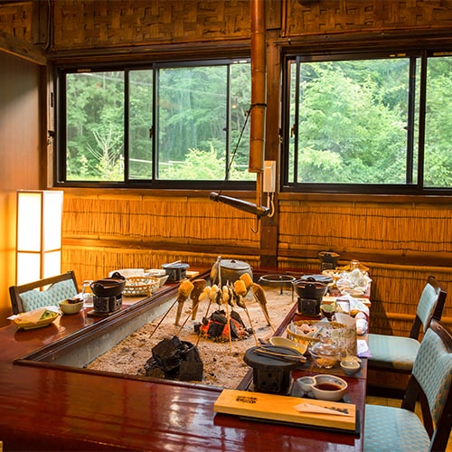 ตัวอย่างร้านอาหารค่ำ "ห้องส่วนตัวในห้องโถง Heike Hidden Hall"