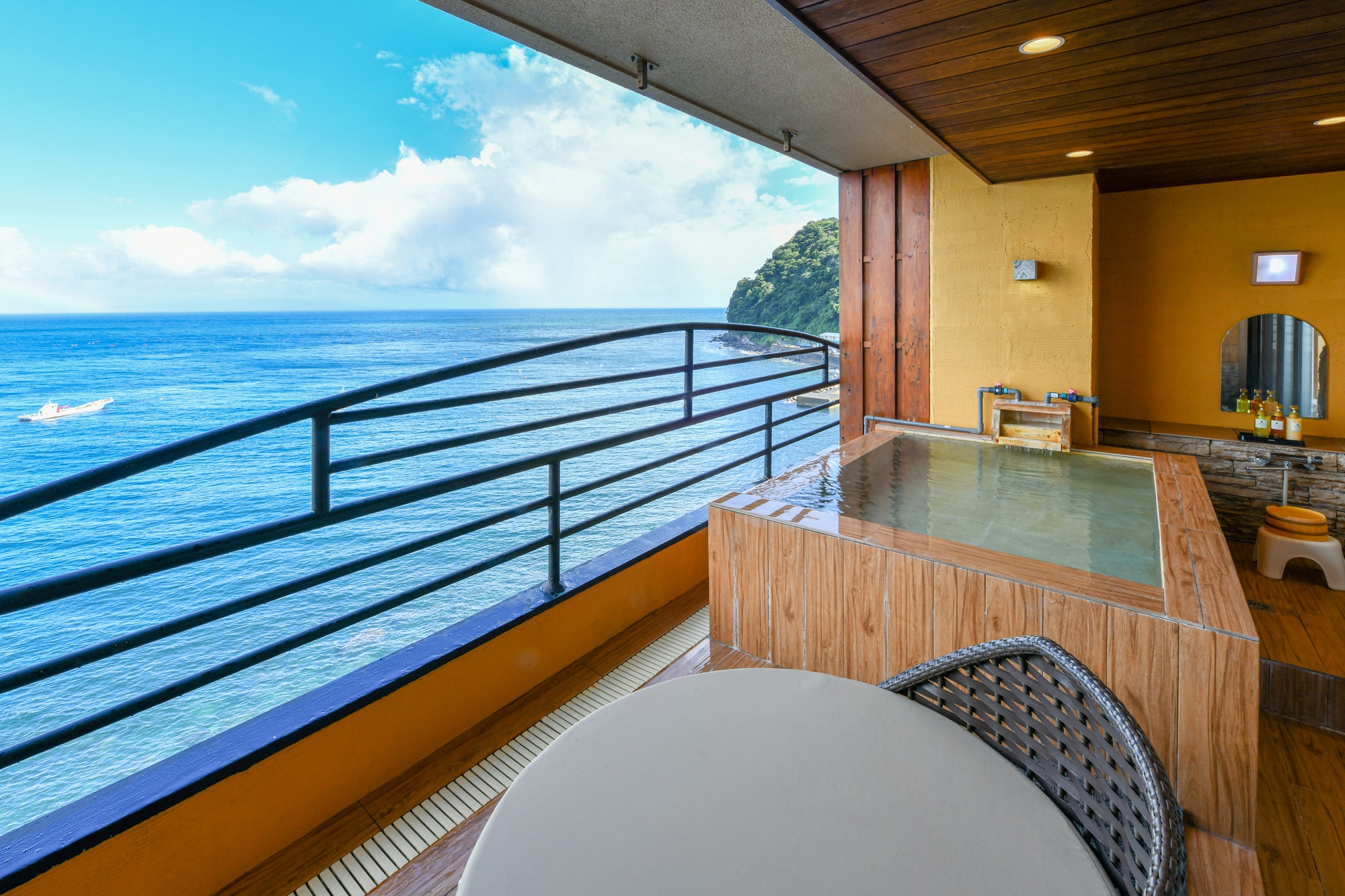 Rooms with open air