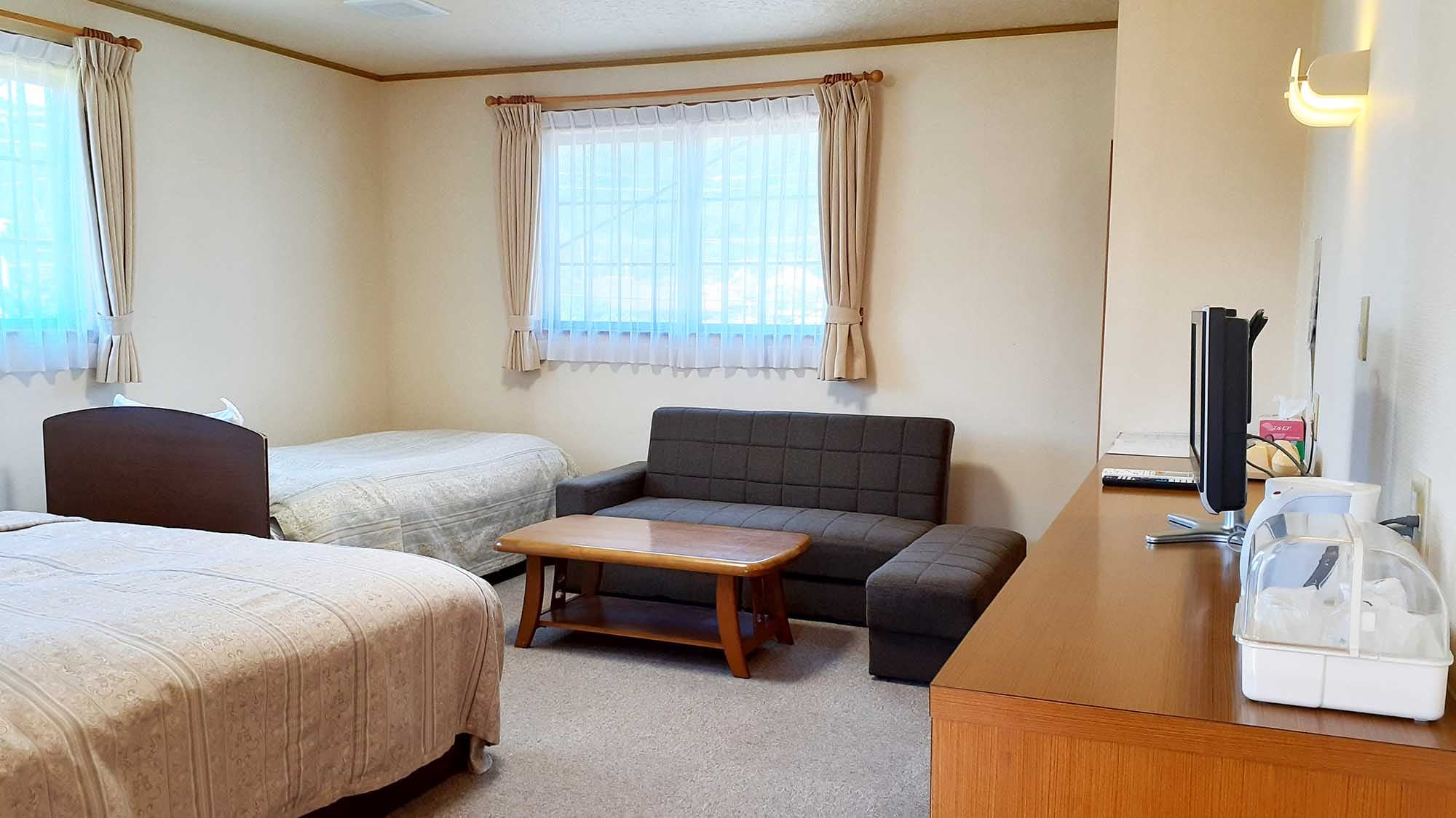 ・<Bangunan Utama/Kamar Twin Lebar> Ini adalah kamar dengan tempat tidur W dan tempat tidur S.