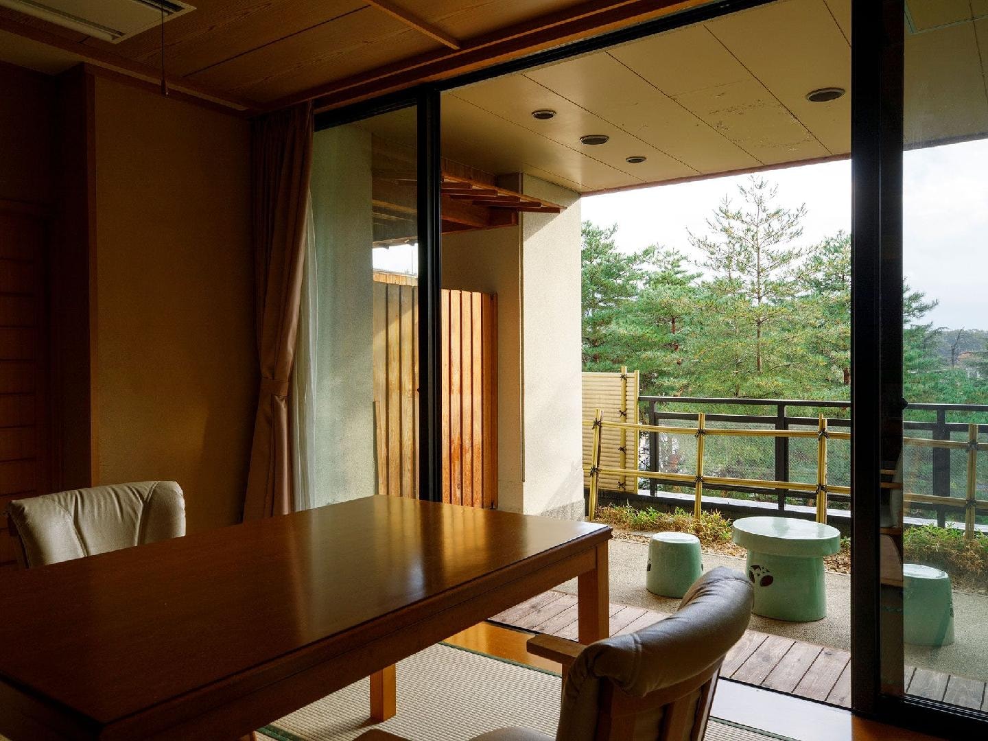 [With open-air hot spring bath and indoor bath] Sophisticated Japanese-style phoenix standard guest room / new building