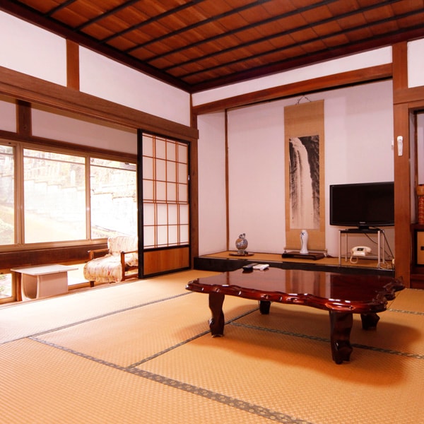All guest rooms are Japanese-style rooms. Please enjoy the unique taste of Shukubo.