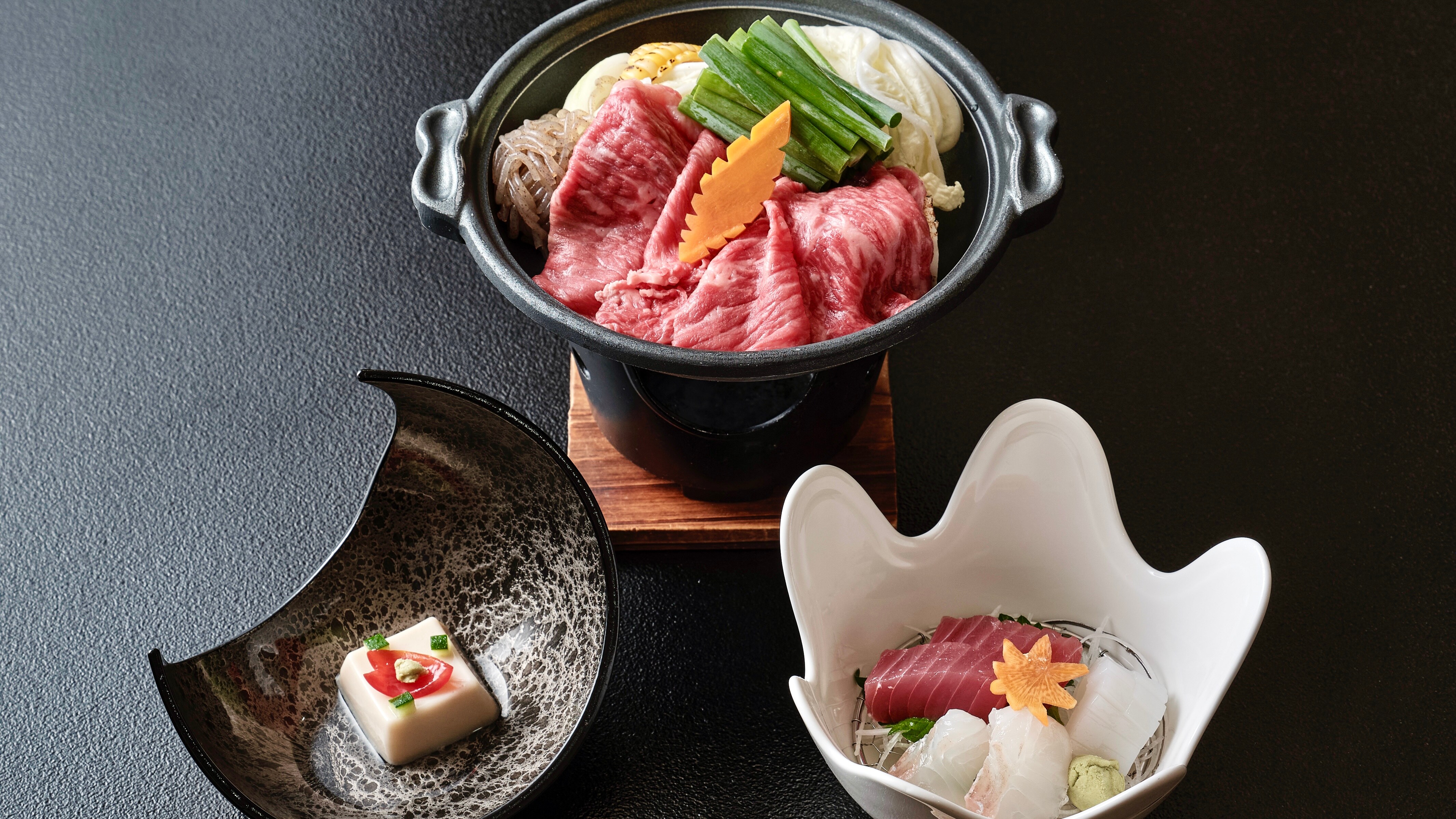 [Kawayu Midoriya] We also have a plan that allows you to enjoy three seasonal kaiseki dishes and a buffet.