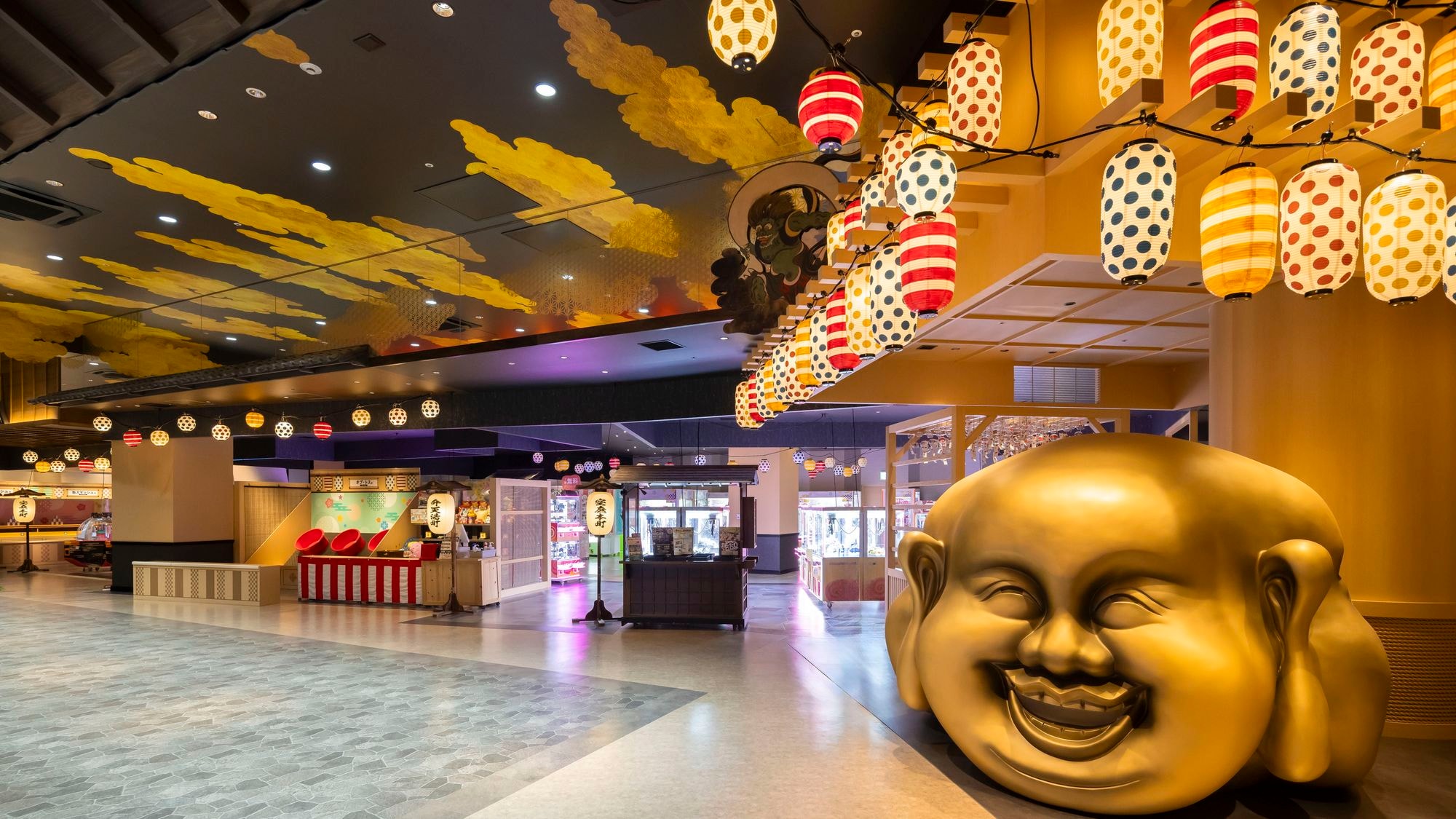 Solaniwa Onsen *A hot spring theme park directly connected to JR Bentencho Station