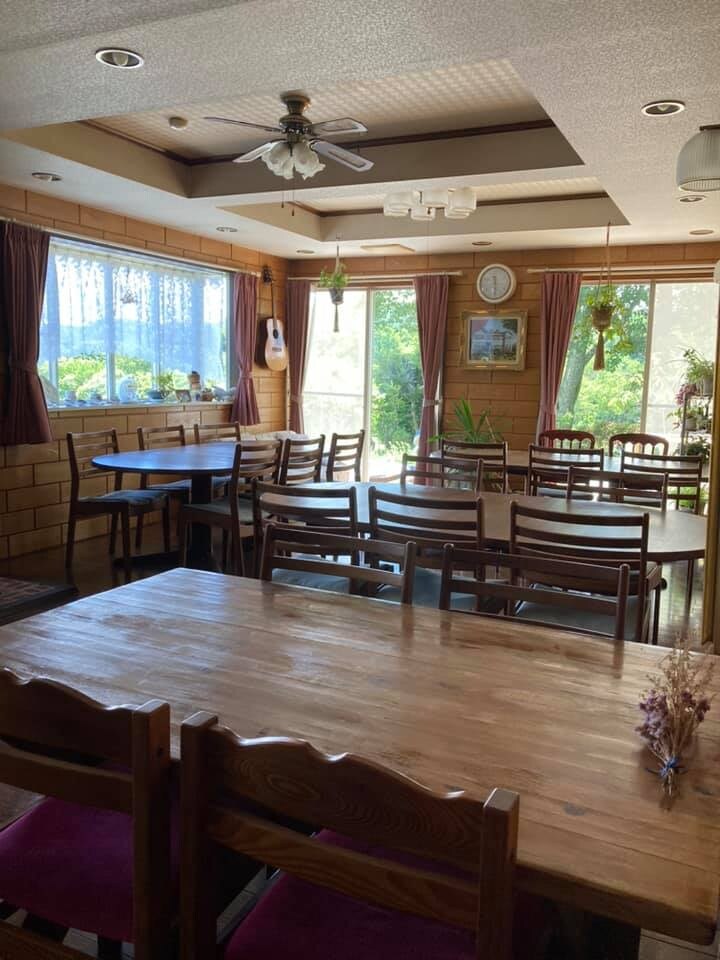寬敞明亮的餐廳