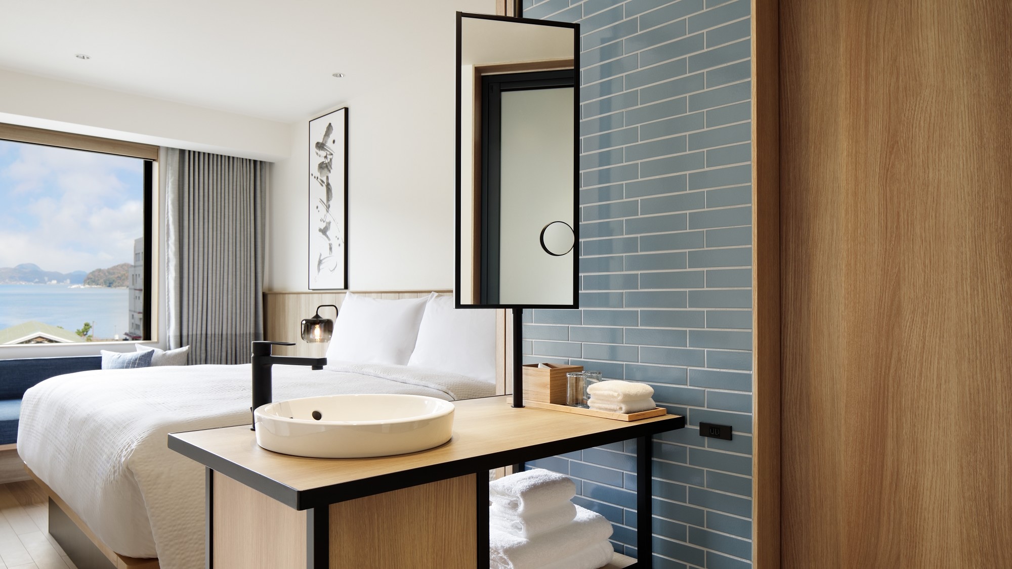 King Room: 25 square meters, non-smoking, bed width 180 cm. Relax in a simple yet warm space.
