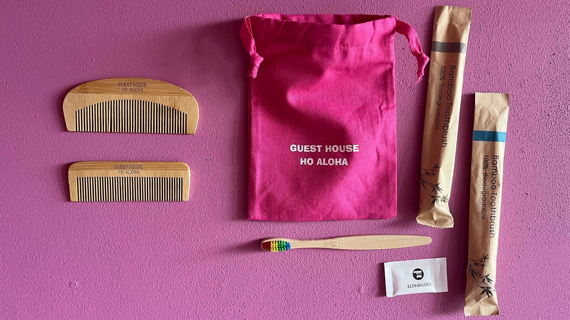 ・[Amenities] A bamboo comb and bamboo toothbrush ordered overseas. You can take them home as a souvenir.