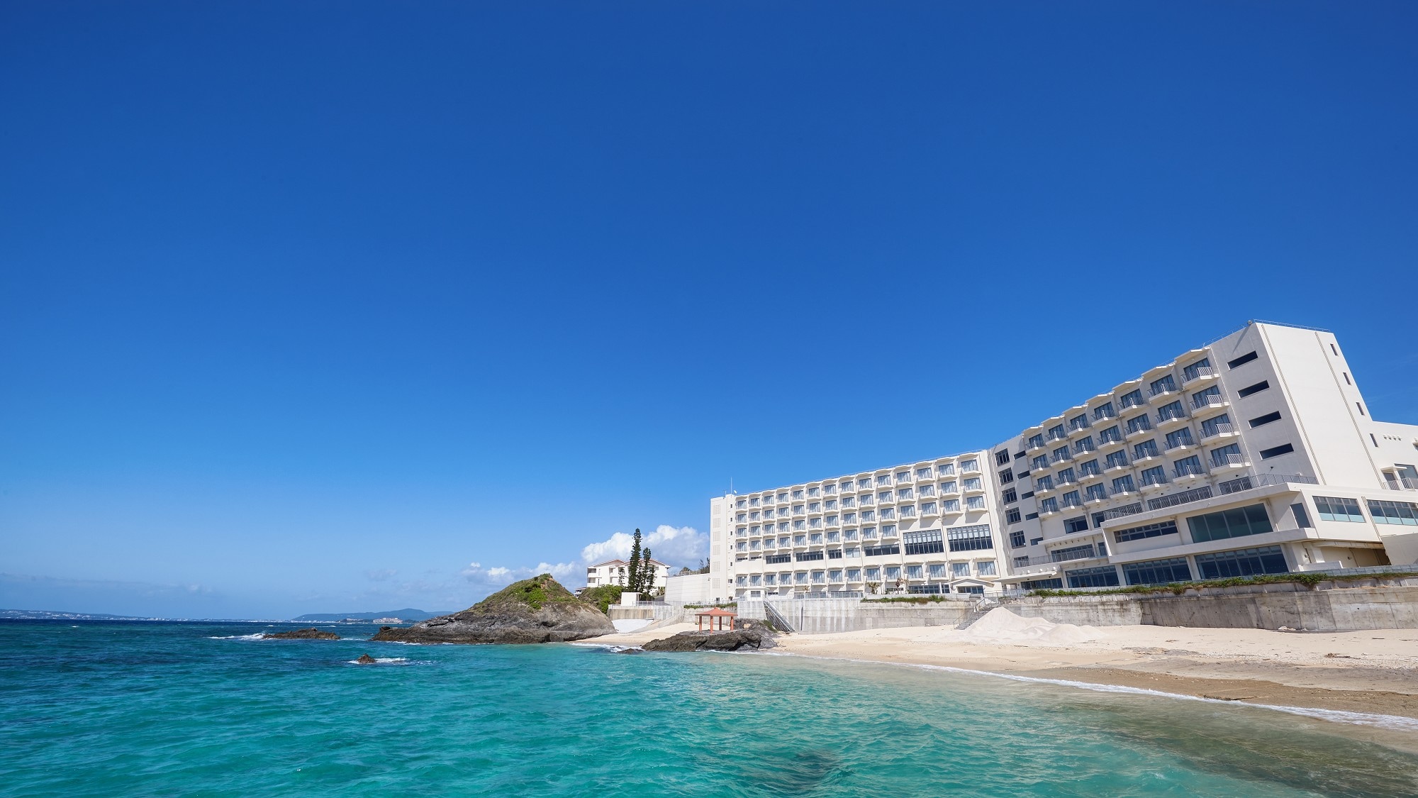 Hotel exterior◇Private beach right in front of the hotel♪