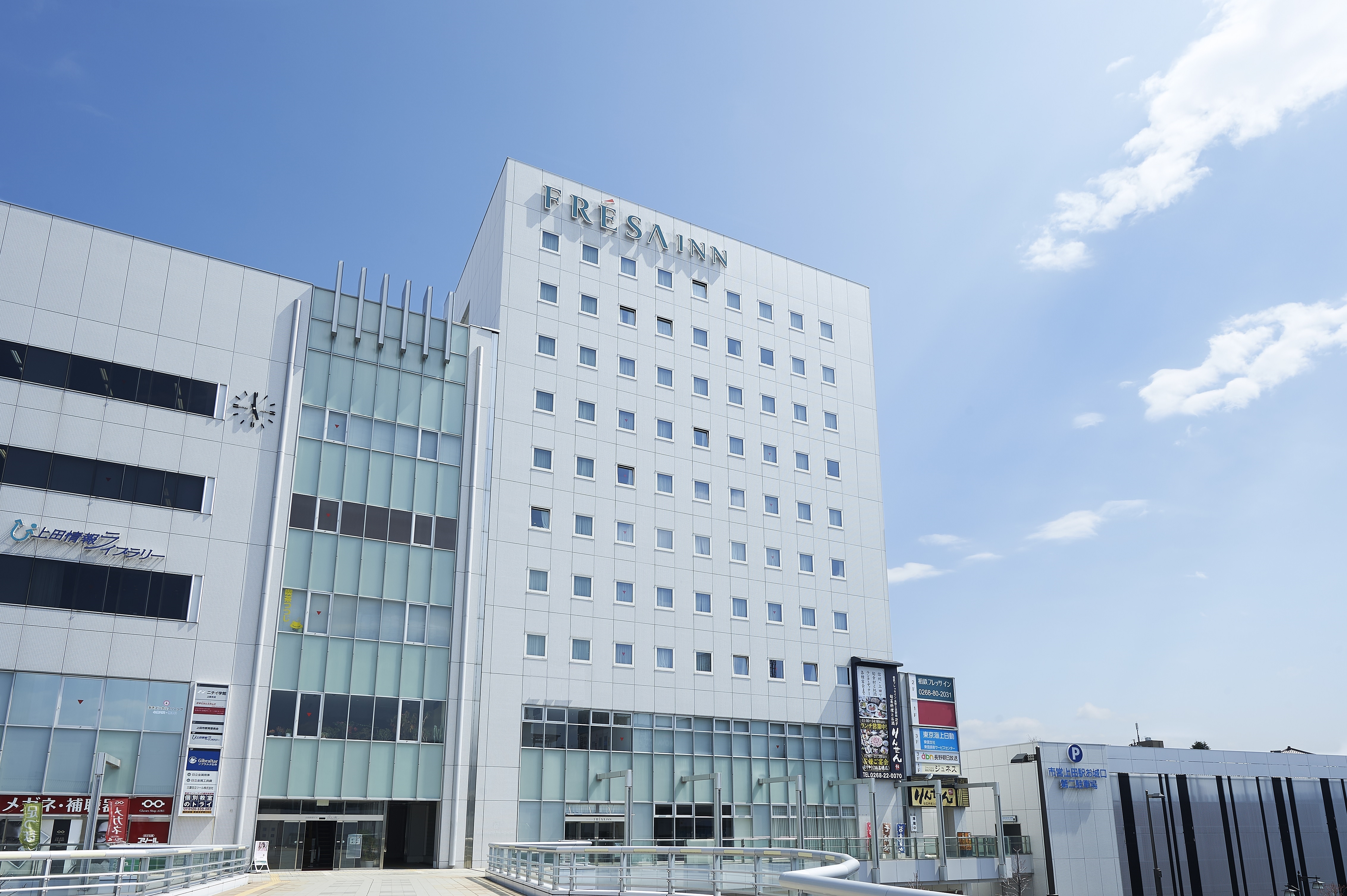 JR北陸新幹線・しなの鉄道・上田電鉄別所線上田駅お城口より徒歩1分。