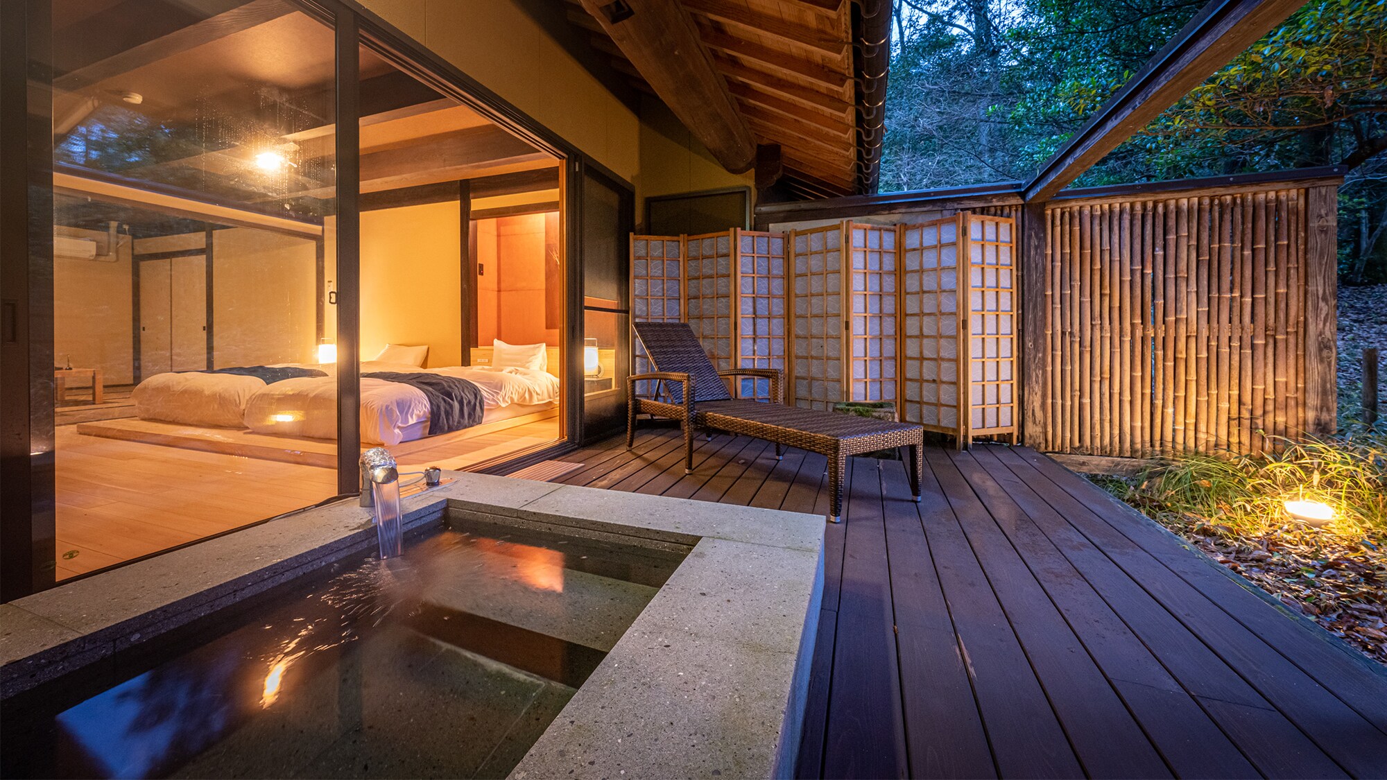 [Momiji-with open-air bath] The best part of the guest room open-air bath is when you want. * It will be boiling water