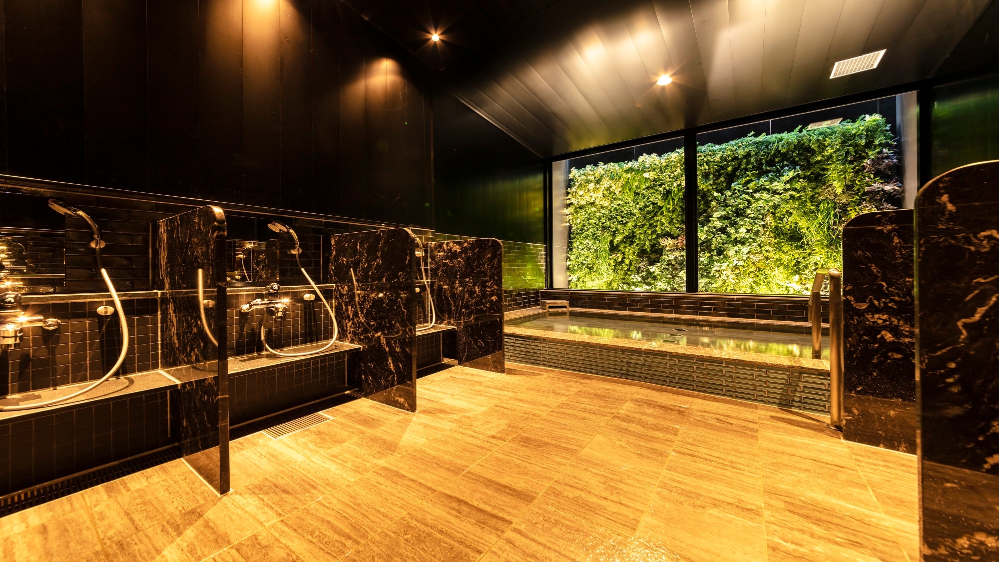 ★ Large communal bath
