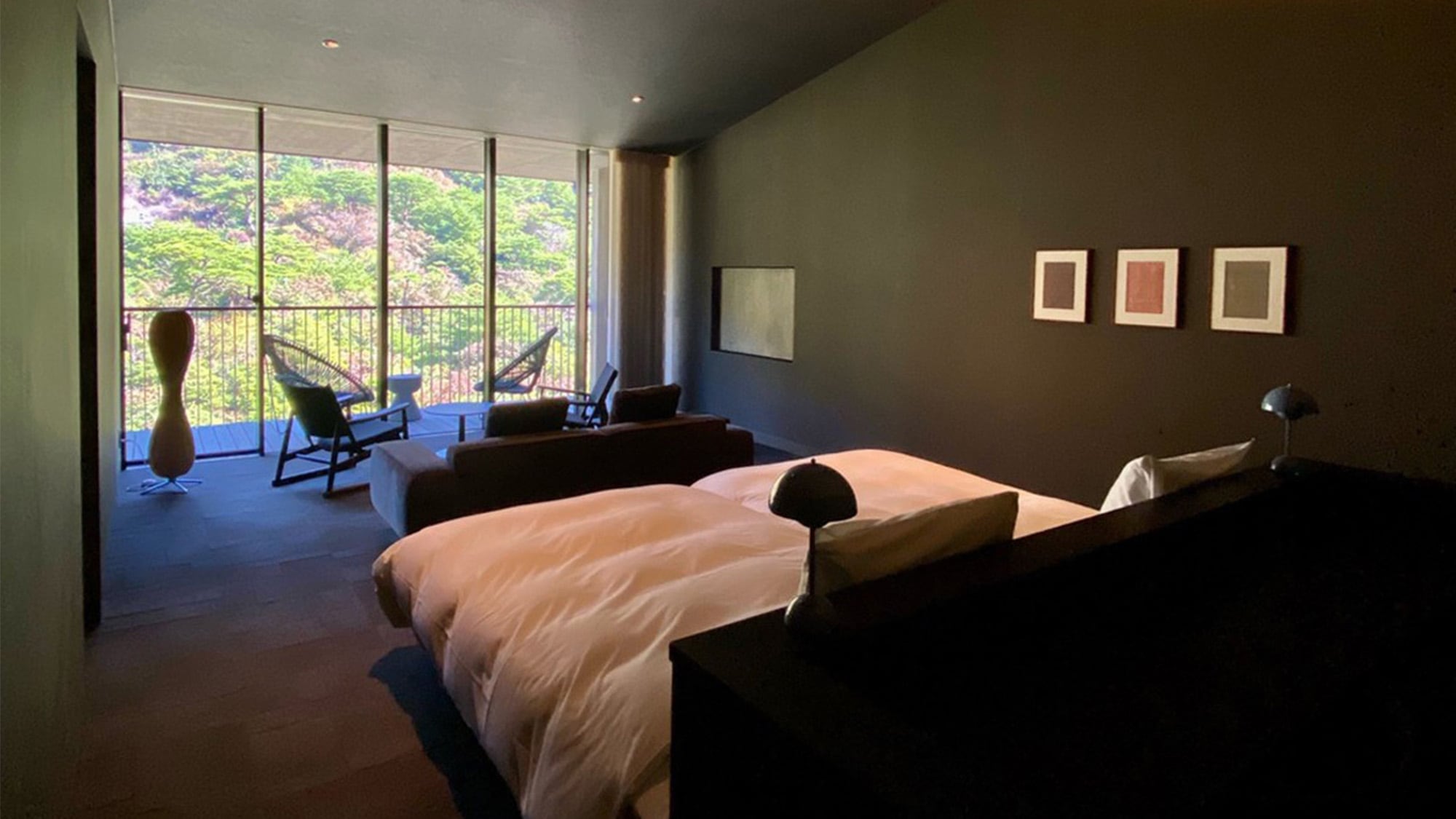 [With semi-open-air bath and terrace] Premium design room example