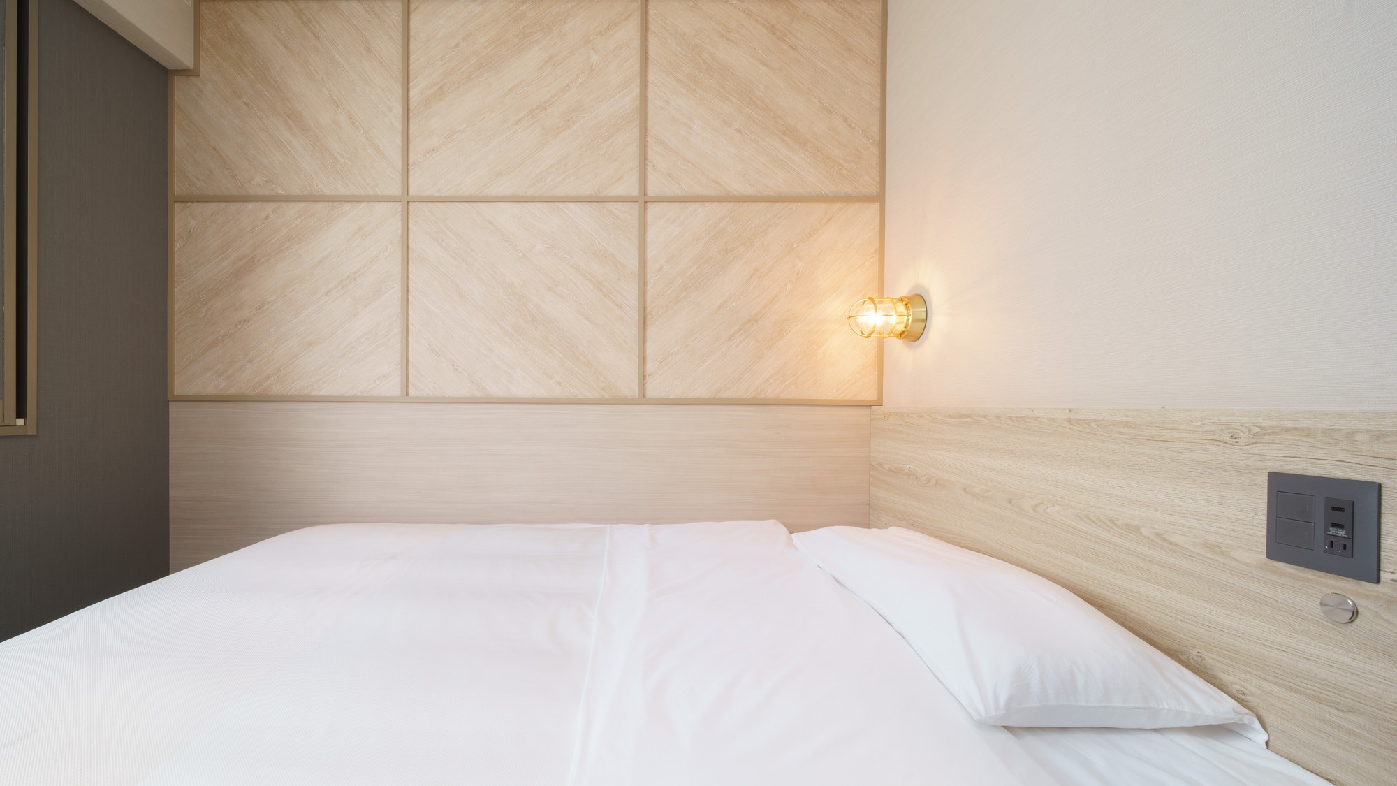Một chiếc giường rộng 140cm và một tấm nệm có độ cứng vừa phải sẽ đảm bảo cho bạn một đêm ngon giấc.