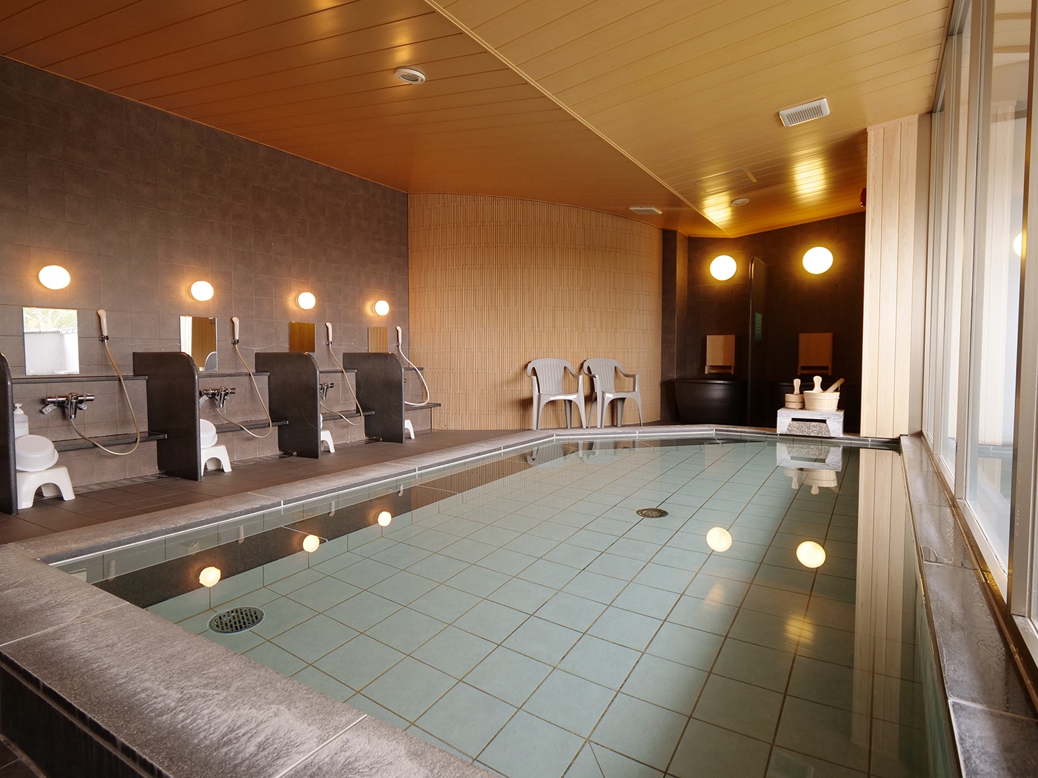 Men's large bath