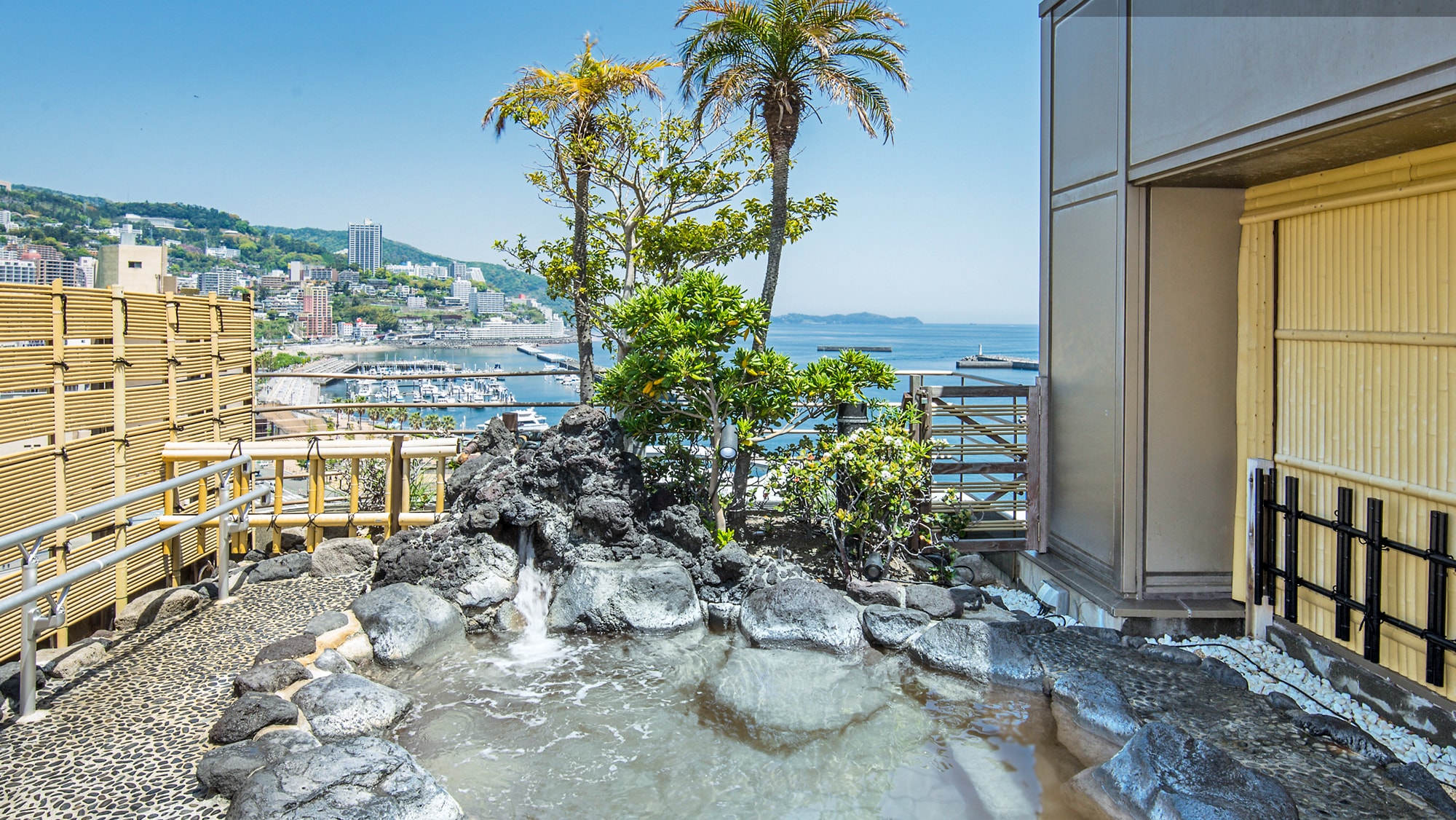 [Rooftop open-air bath] Rooftop open-air bath overlooking Atami Bay