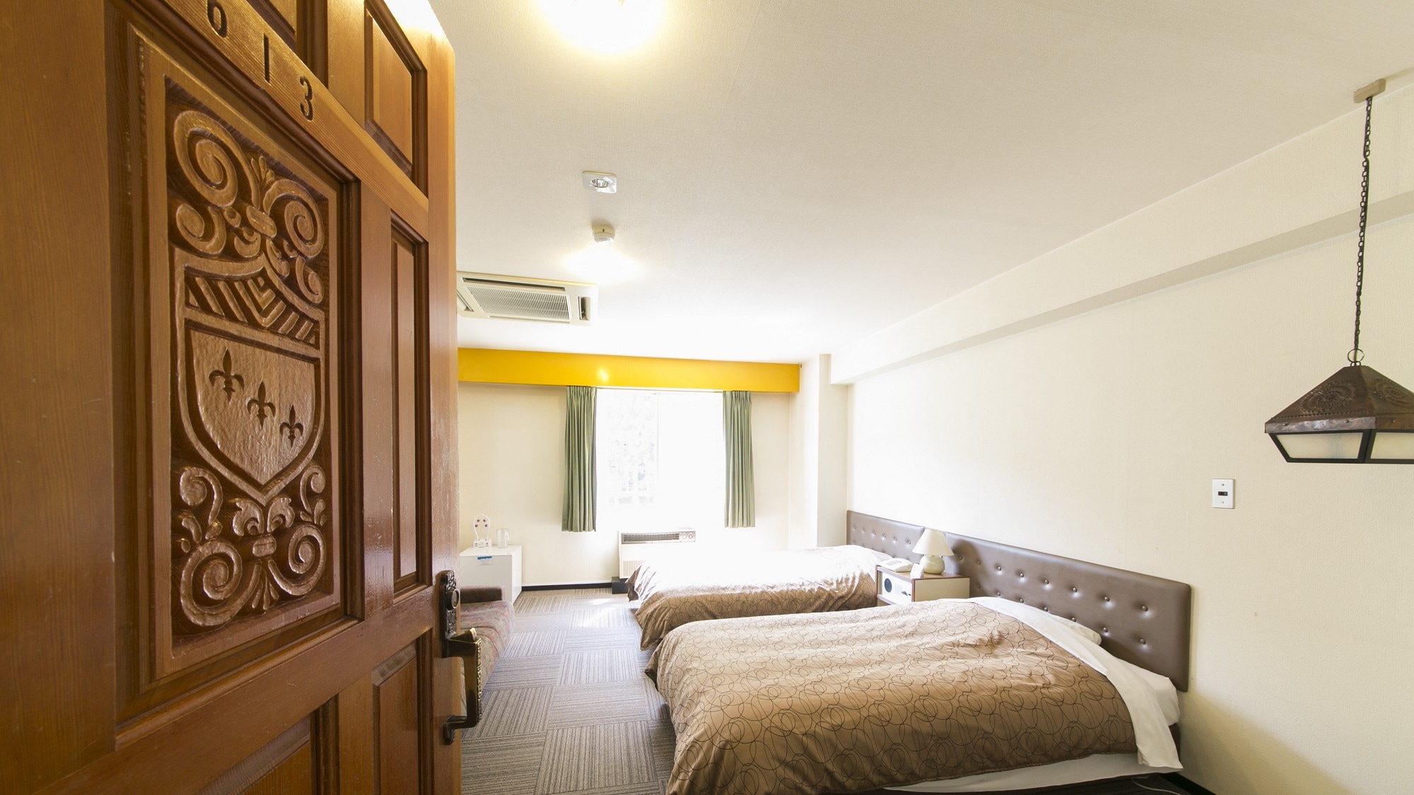 [Japanese and Western rooms] Beds wider than twin rooms are available. There are only 5 rooms on the top floor.