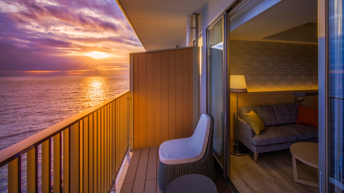 Kamar AQUA SQUARE Pemandangan Laut Matahari terbit pagi dari balkon (contoh)
